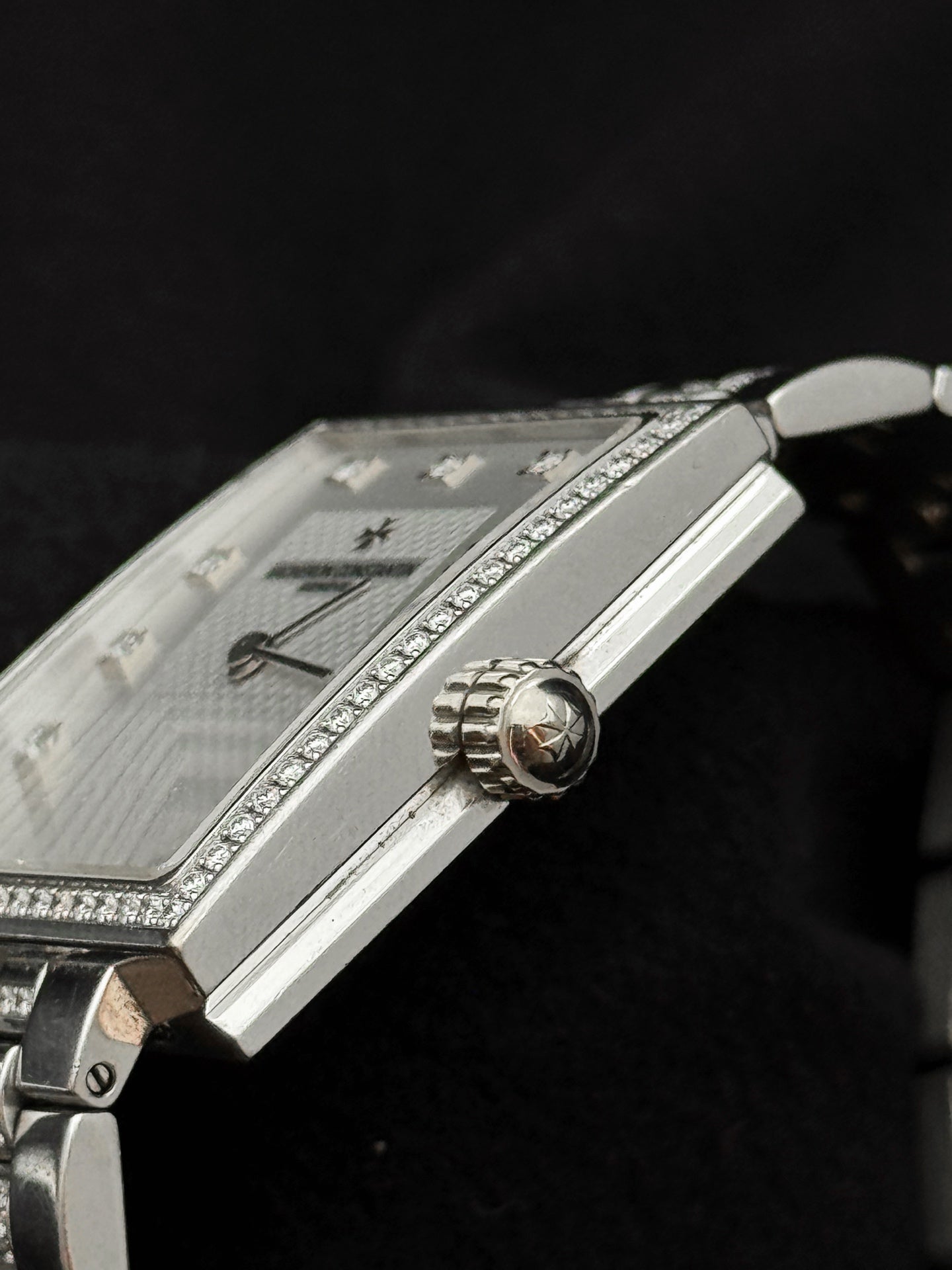江诗丹顿 Vacheron Constantin 25591/Q03G-9760 18K白金镶钻 26x31毫米 石英女表 2015年证书