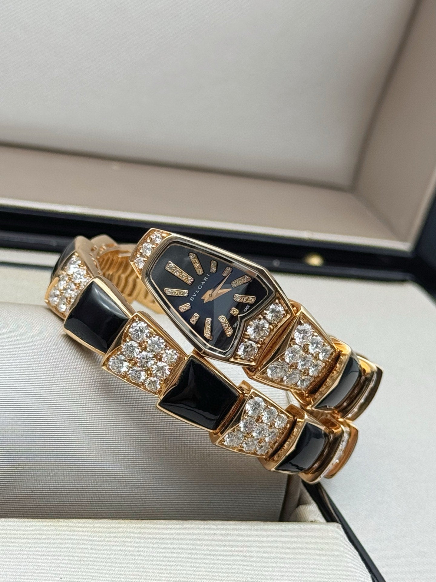 宝格丽 Bvlgari Serpenti系列 101790 26毫米 18K玫瑰金镶钻 石英女表 99新单表