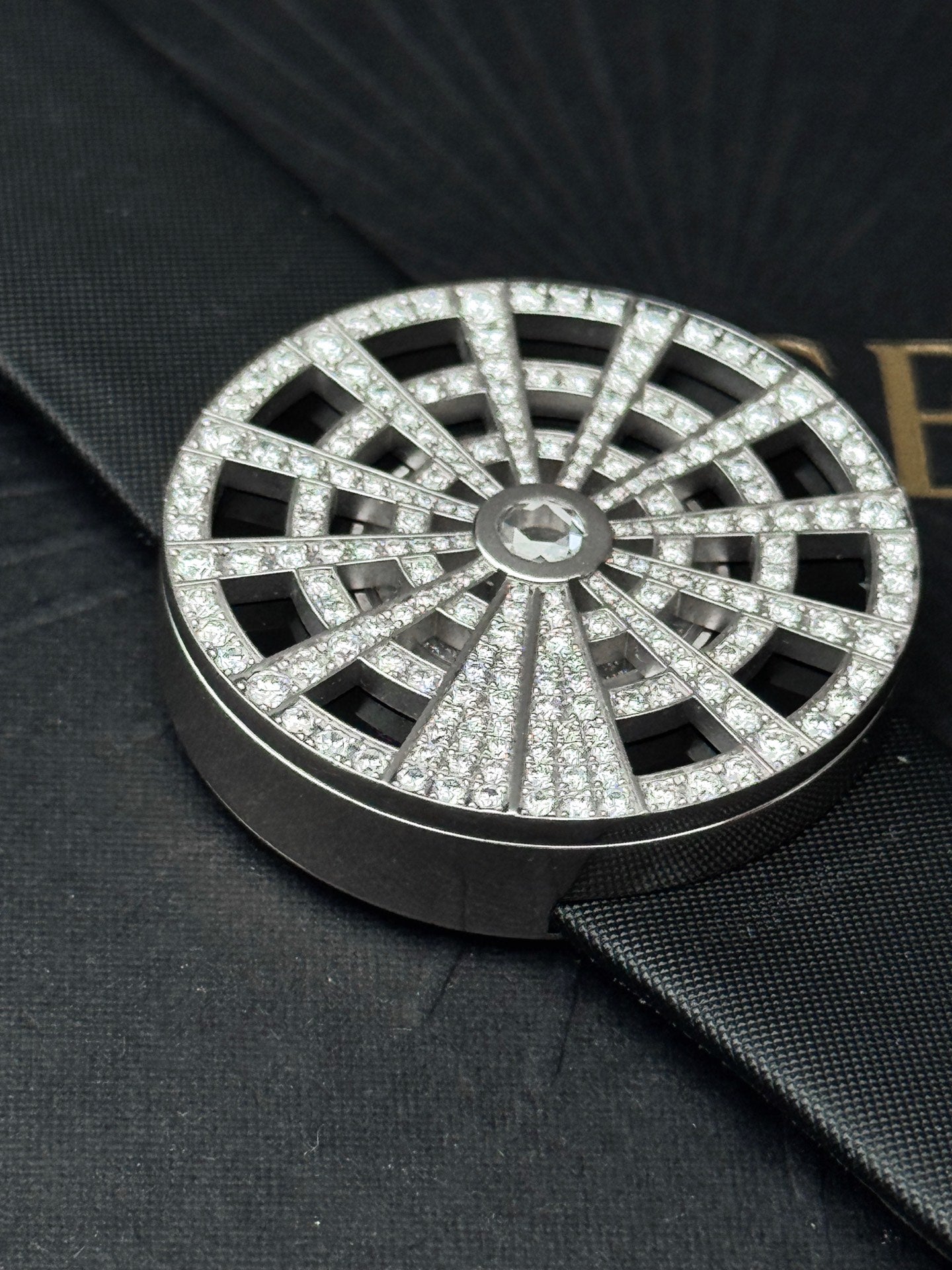 伯爵 Piaget Limelight系列 G0A33186 18K白金镶钻 30毫米 创意旋转盘面 石英女表 98新单表