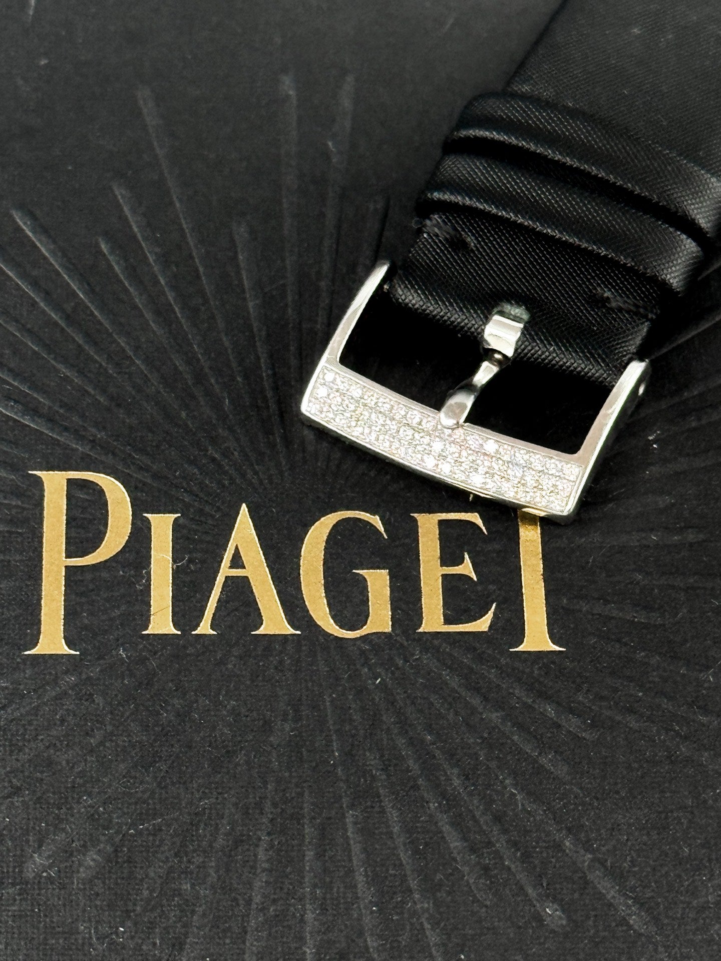 伯爵 Piaget Limelight系列 G0A33186 18K白金镶钻 30毫米 创意旋转盘面 石英女表 98新单表