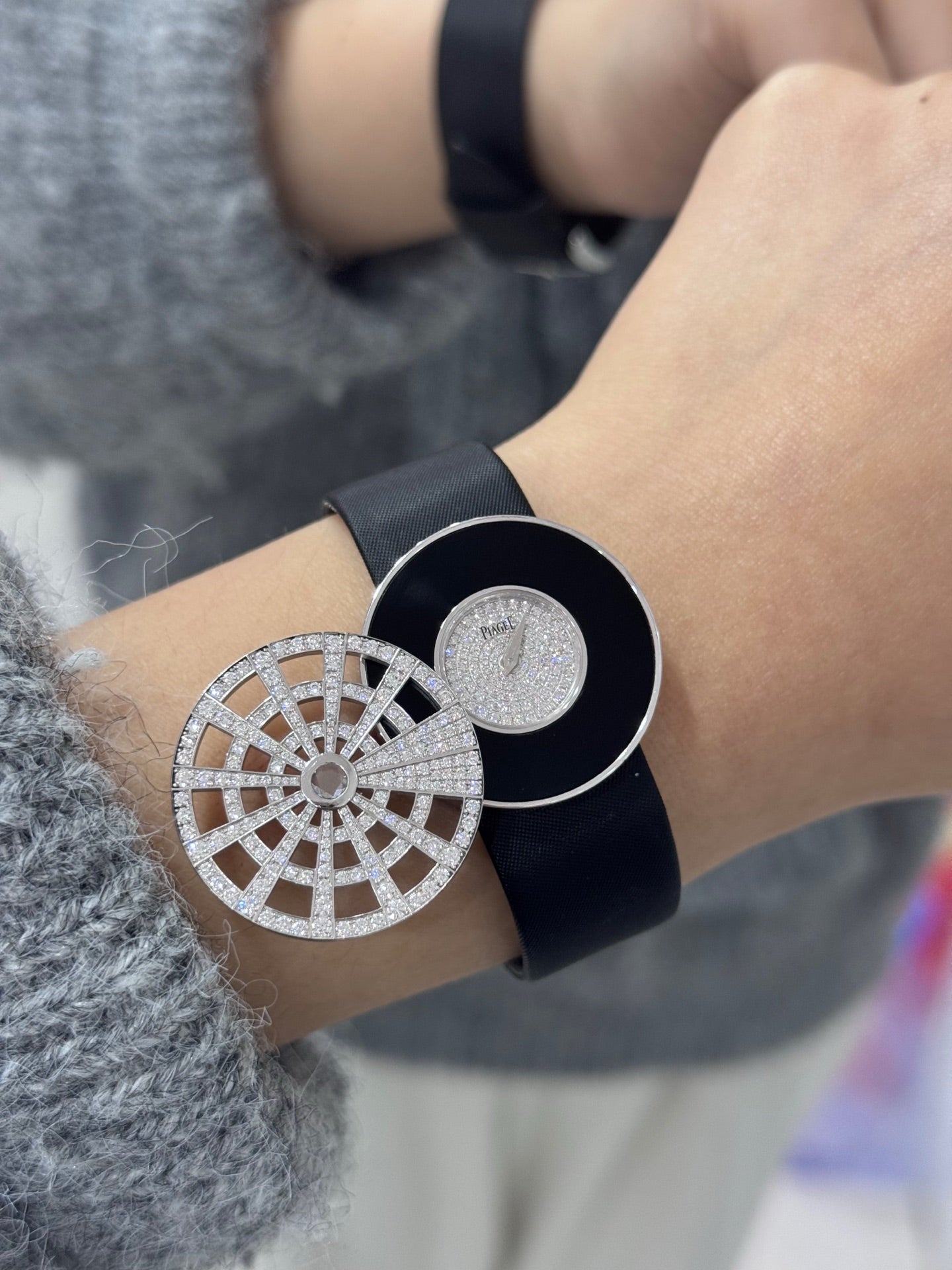 伯爵 Piaget Limelight系列 G0A33186 18K白金镶钻 30毫米 创意旋转盘面 石英女表 98新单表