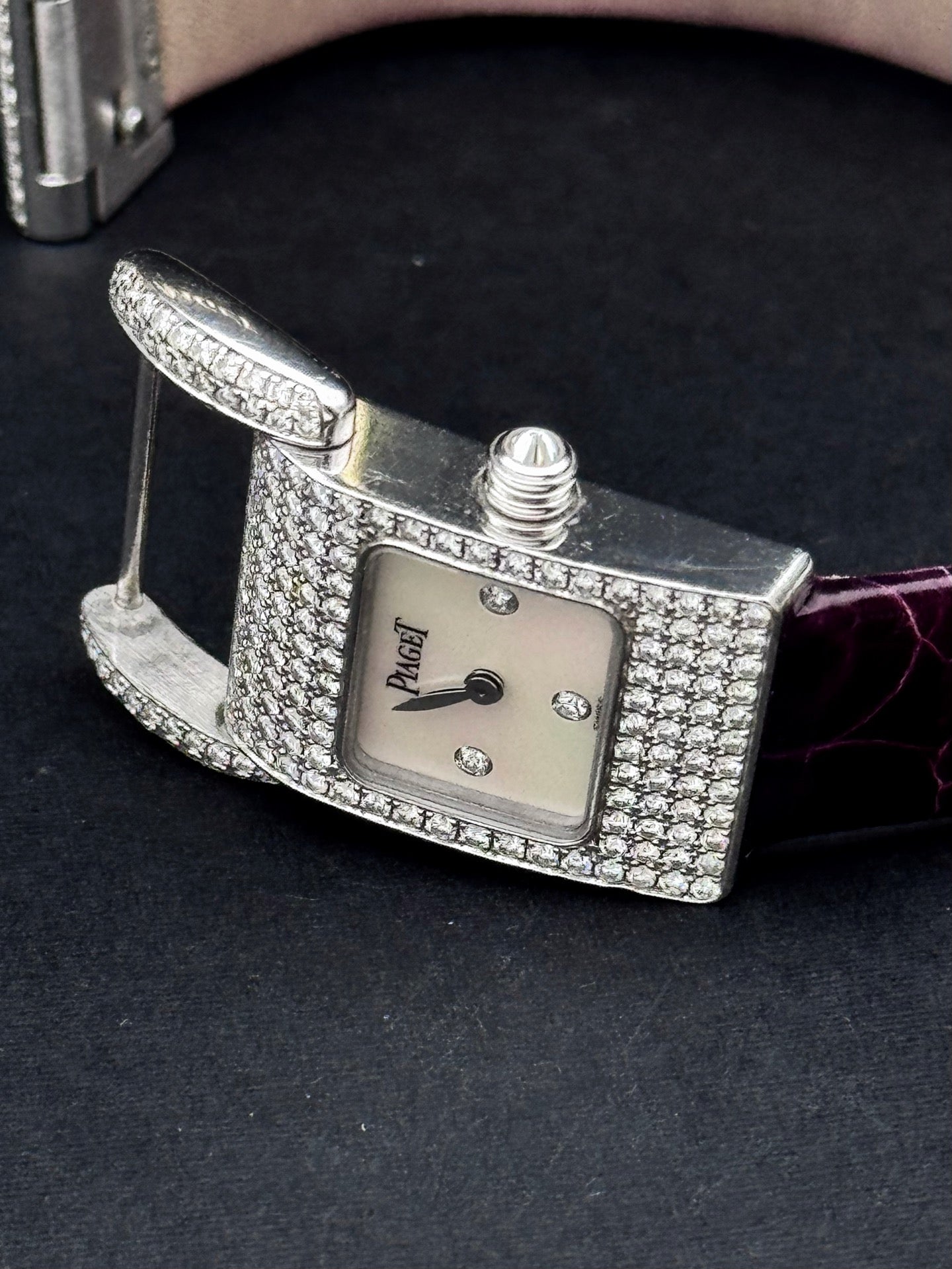 Piaget Limelight Gala series G0A25022 18K white gold diamond-set 24mm quartz ladies' watch, 98% new, single watch.