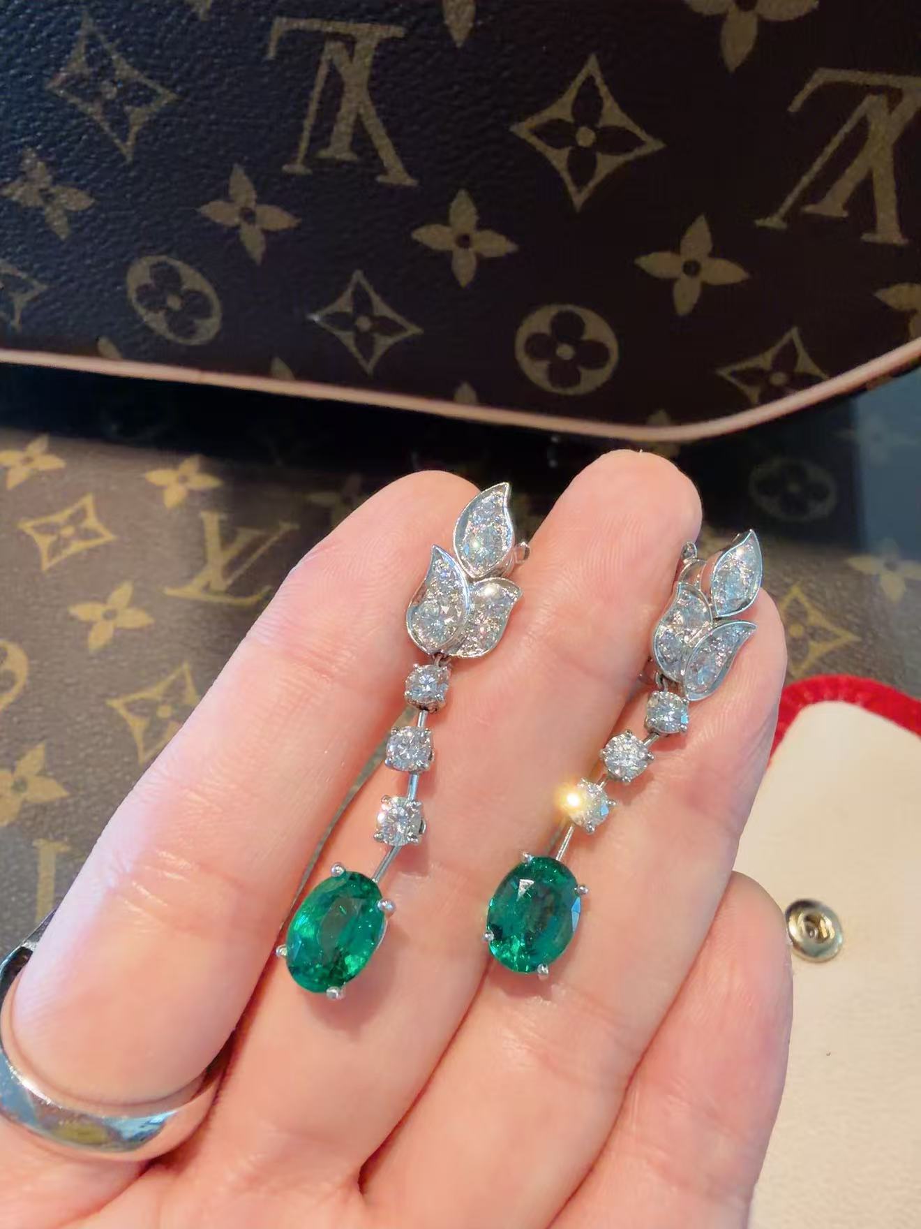 Cartier High Jewelry Collection 1.8-carat emerald earrings in 18K white gold with diamonds - exquisite condition, in stock.