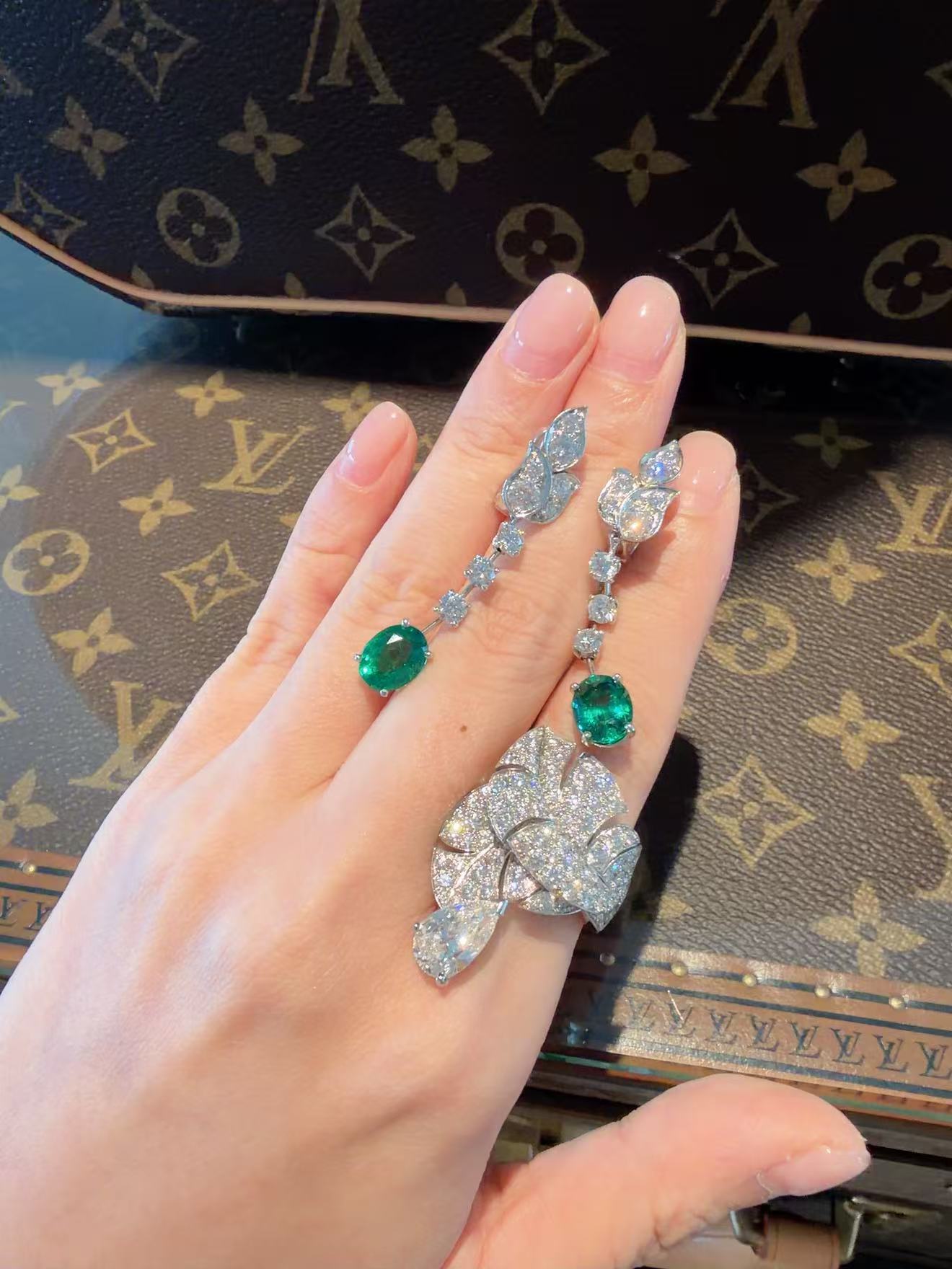 Cartier High Jewelry Collection 1.8-carat emerald earrings in 18K white gold with diamonds - exquisite condition, in stock.