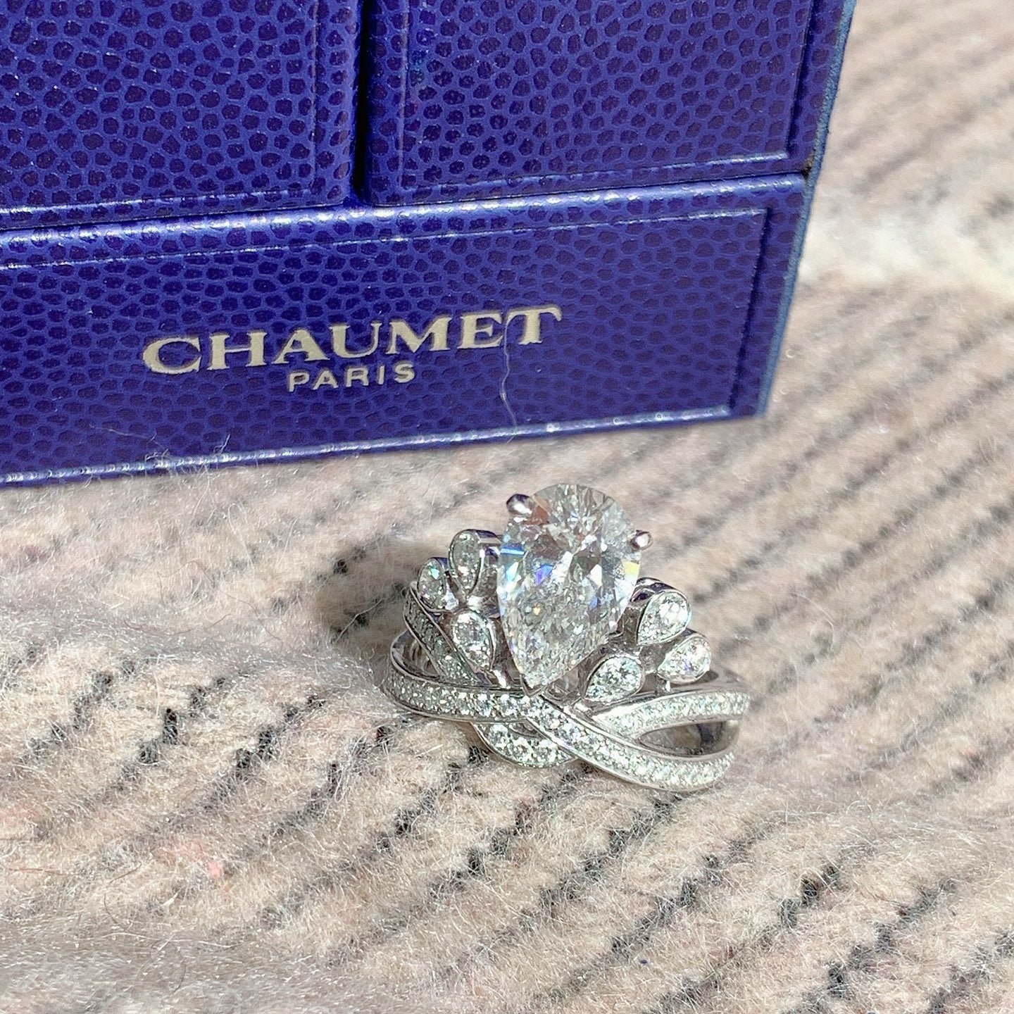 Chaumet Josephine Heron Collection 2.01-carat pear-shaped diamond ring, E color, VVS2, size 50, 2022, complete set in stock.