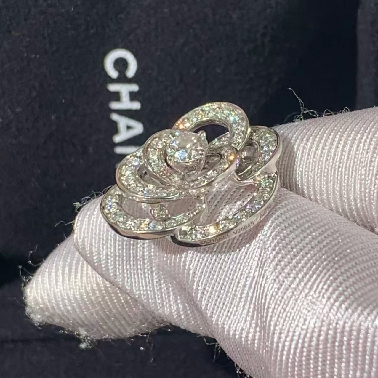 Chanel Camélia collection 18K white gold full diamond necklace, purchased in 2025, complete set H260131