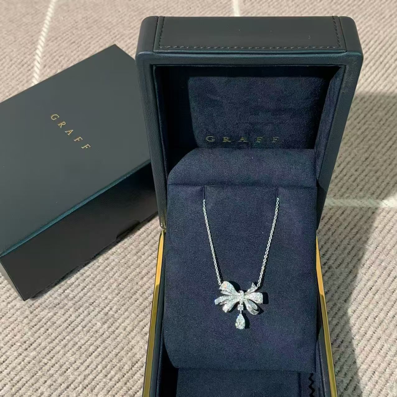 Graff Tilda's Bow Collection 18K White Gold Full Diamond Bow Necklace, 0.7-carat teardrop-shaped main diamond, 2023 complete set.