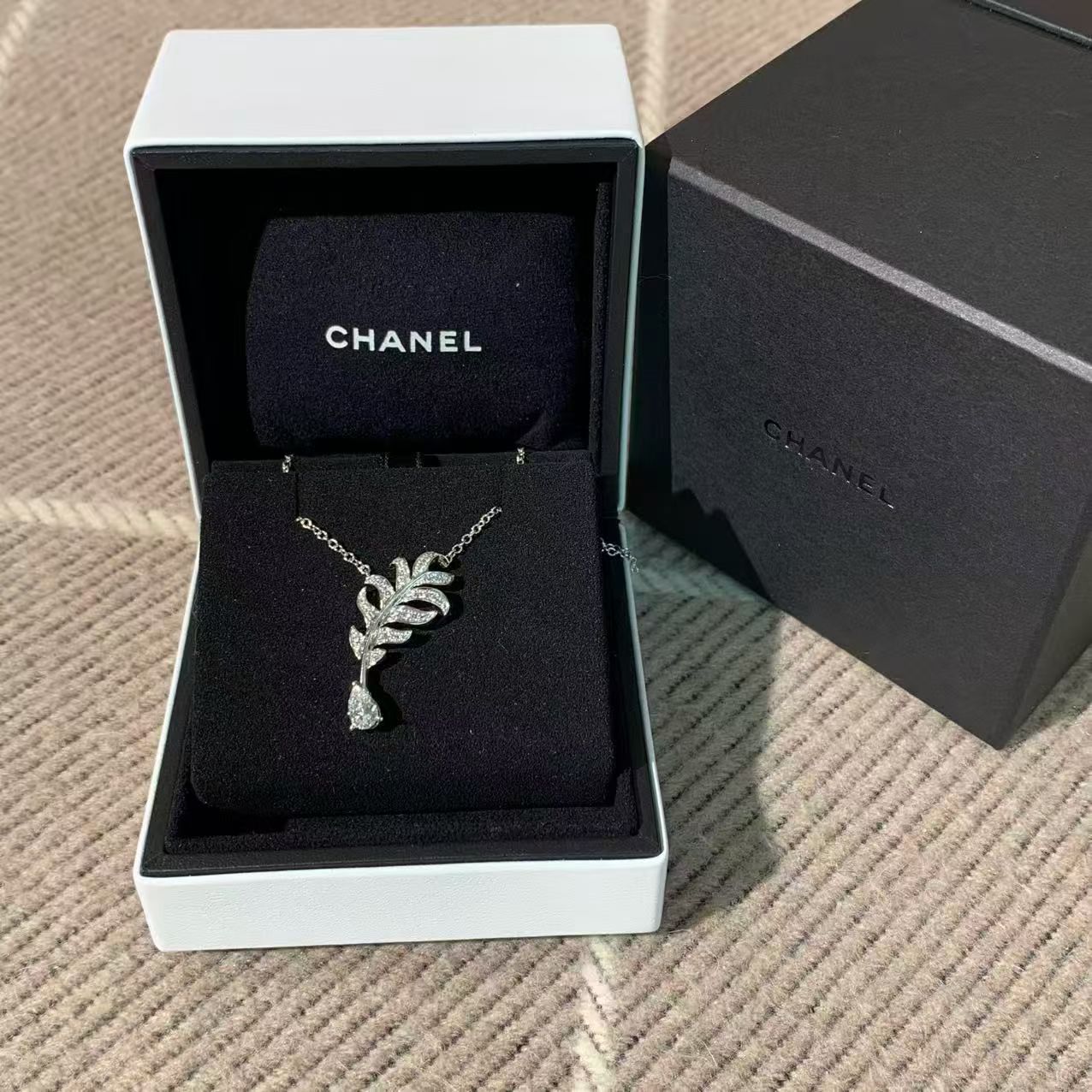 Chanel Plume de Chanel Feather Collection 18K White Gold Full Diamond Necklace 0.5ct D Color VVS2 2021 Full Set