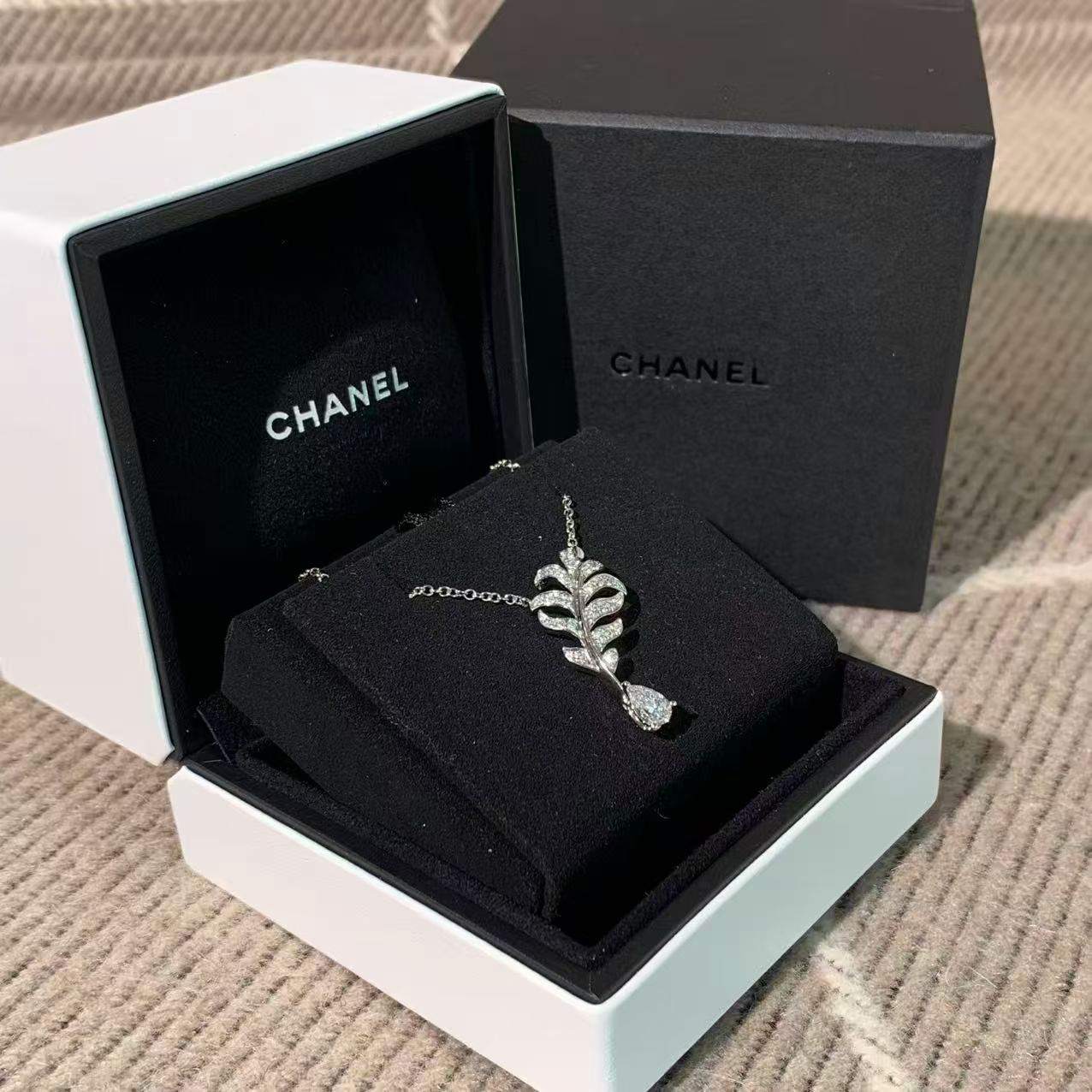 Chanel Plume de Chanel Feather Collection 18K White Gold Full Diamond Necklace 0.5ct D Color VVS2 2021 Full Set