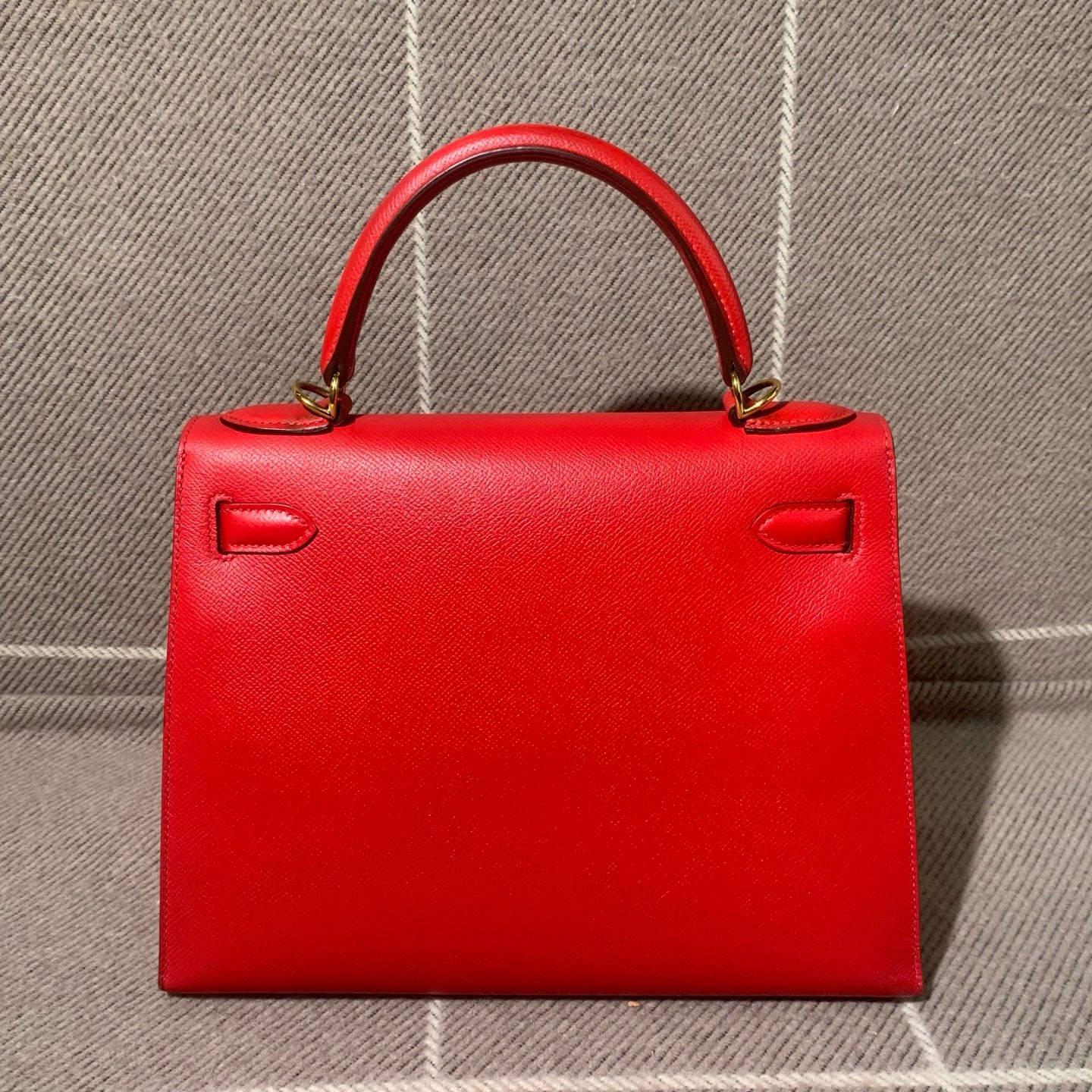 ✦ Hermès Kelly 28 bag, classic red Epsom leather, gold hardware with Q engraving (perfect complete set)