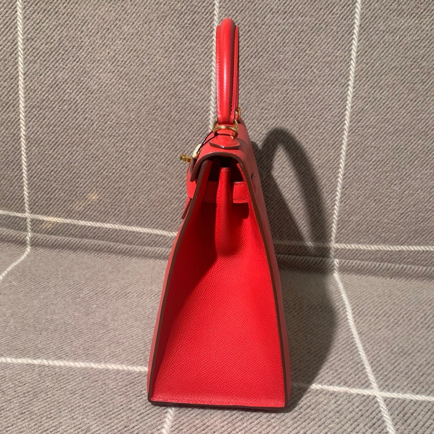 ✦ Hermès Kelly 28 bag, classic red Epsom leather, gold hardware with Q engraving (perfect complete set)