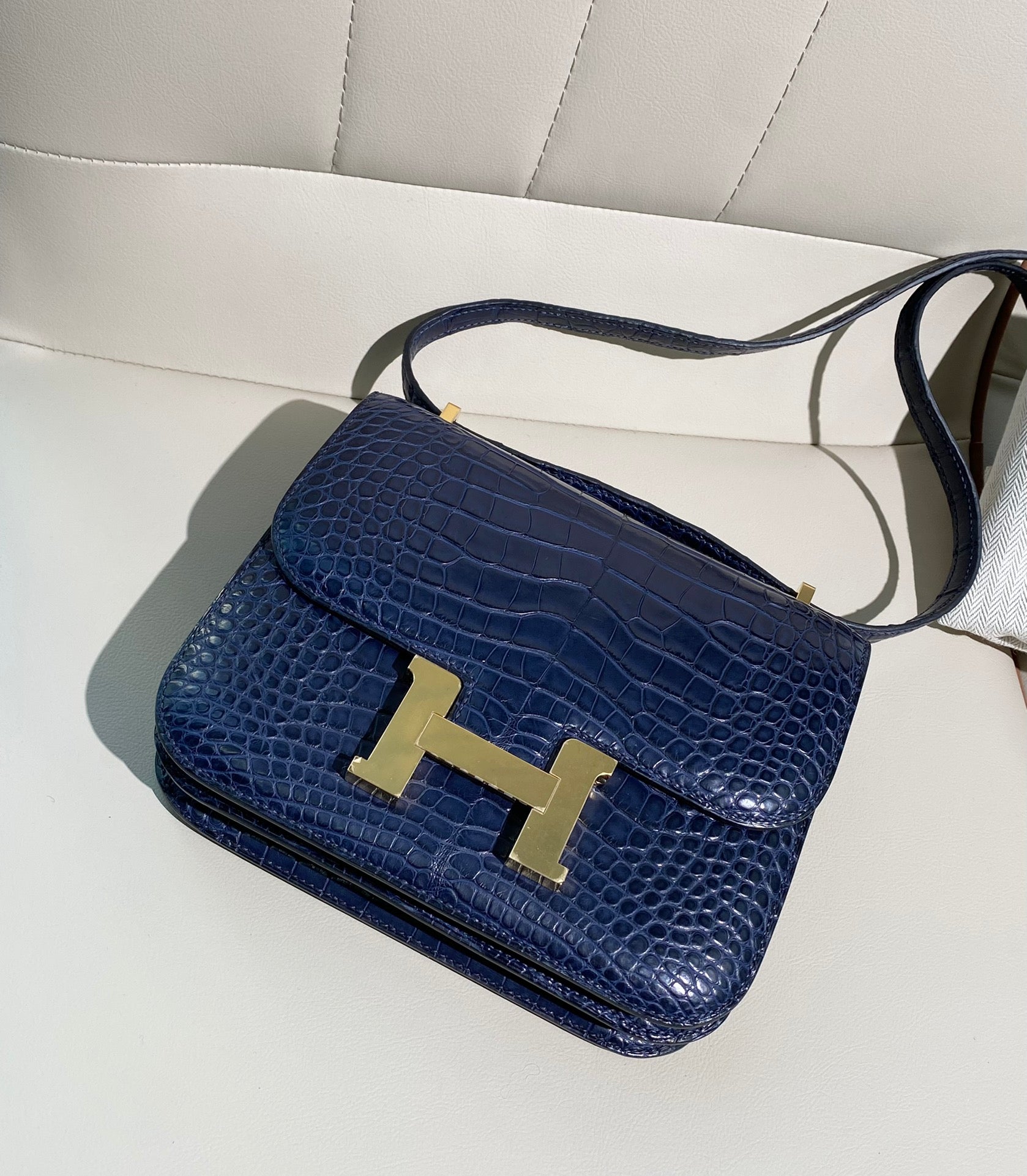 ✦ Hermès Constance 19 bag, indigo blue matte crocodile leather, gold hardware with Z-stamp (brand new with receipt/top-grade rare leather)