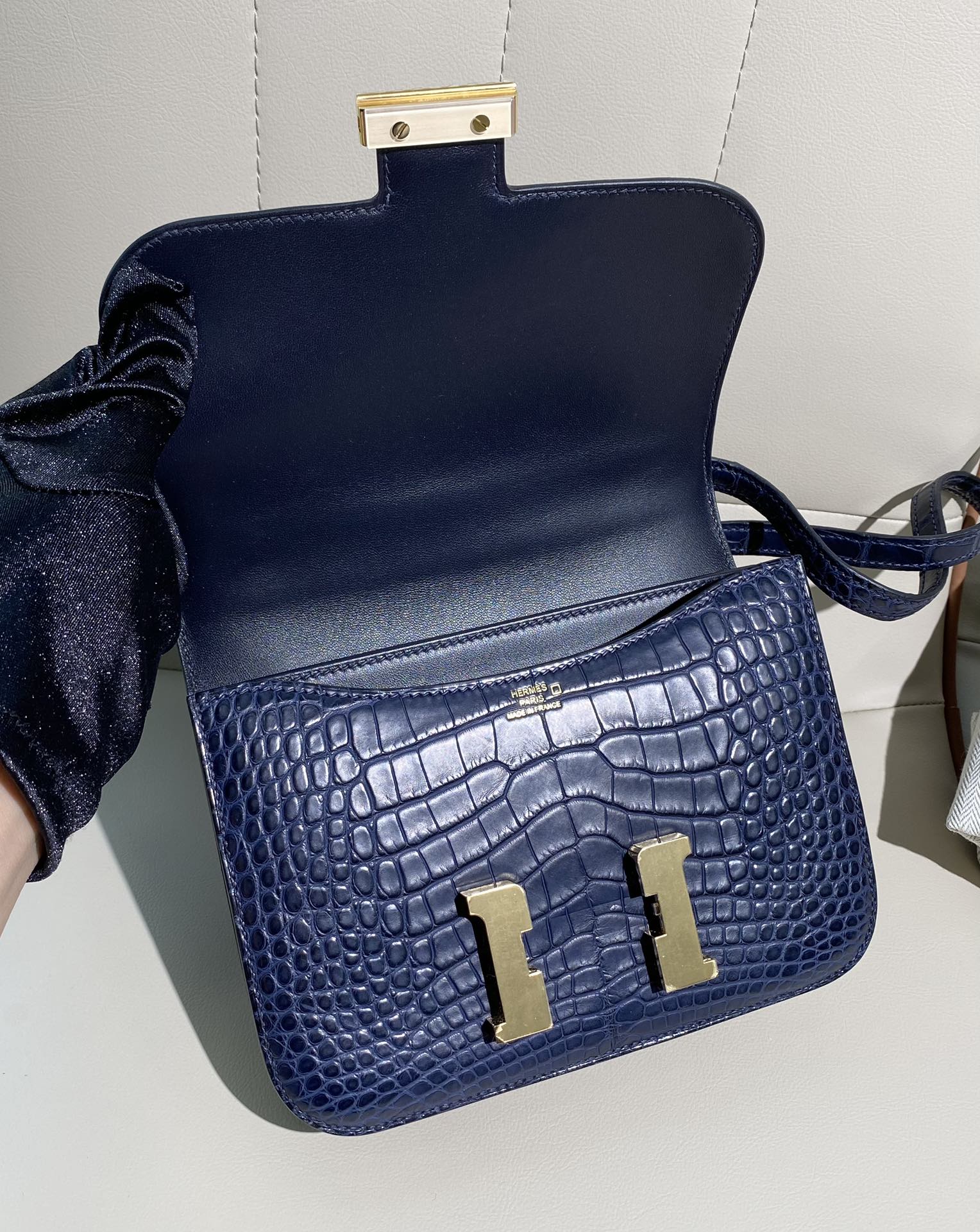 ✦ Hermès Constance 19 bag, indigo blue matte crocodile leather, gold hardware with Z-stamp (brand new with receipt/top-grade rare leather)