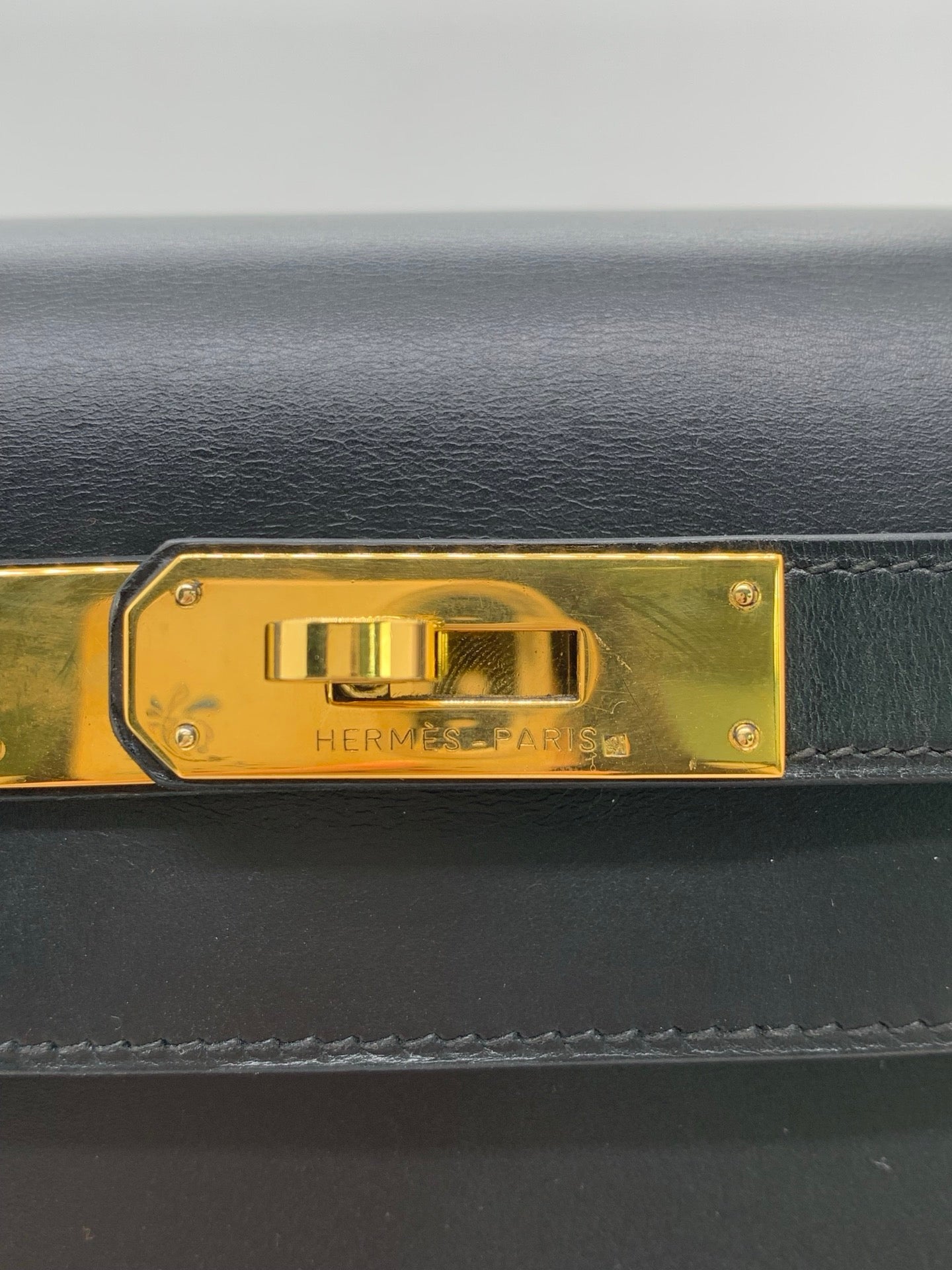 ✦ Hermès Kelly 28 bag, black Box leather, gold buckle, circle U engraving (vintage collector's item/classic black and gold)