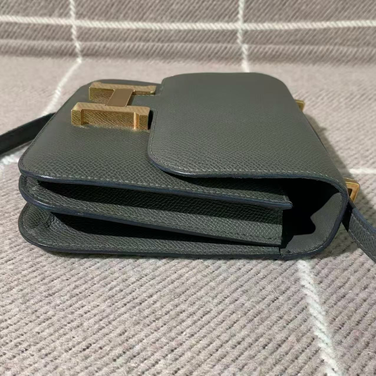 ✦ Hermès Constance 19 Bag C6 Grey-Green Epsom Leather with Gold Buckle and U-Engraving (Interior Mirror Version/Exquisite High-End Grey)