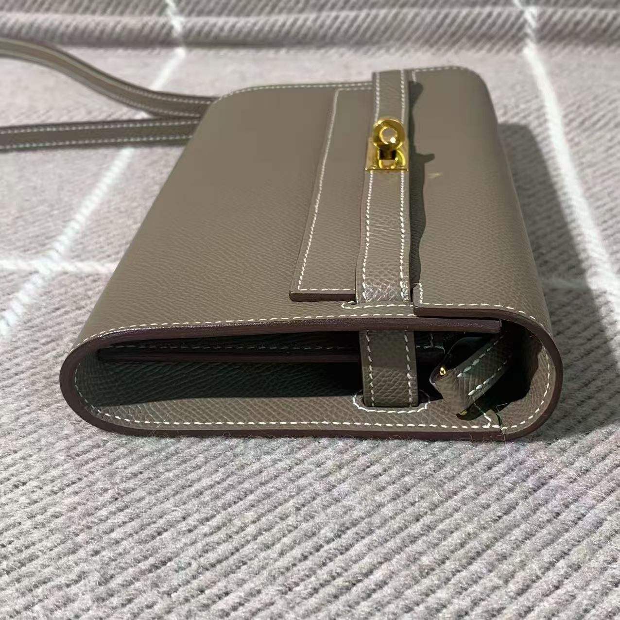 ✦ Hermès Kelly Wallet To Go, Elephant Grey Epsom Leather with Gold Buckle and Z Engraving (Classic Elephant Grey)