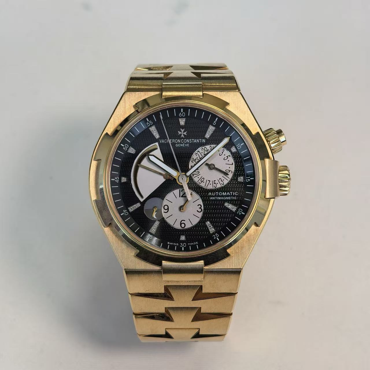 ✦ Vacheron Constantin Overseas 42mm 18K Rose Gold Panda Dial