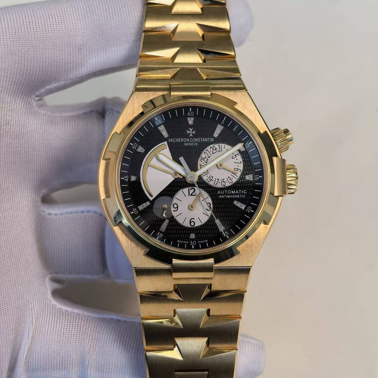 ✦ Vacheron Constantin Overseas 42mm 18K Rose Gold Panda Dial