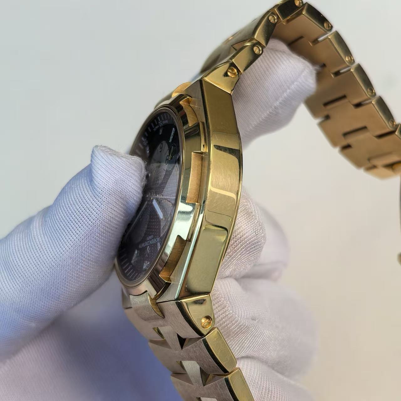✦ Vacheron Constantin Overseas 42mm 18K Rose Gold Panda Dial