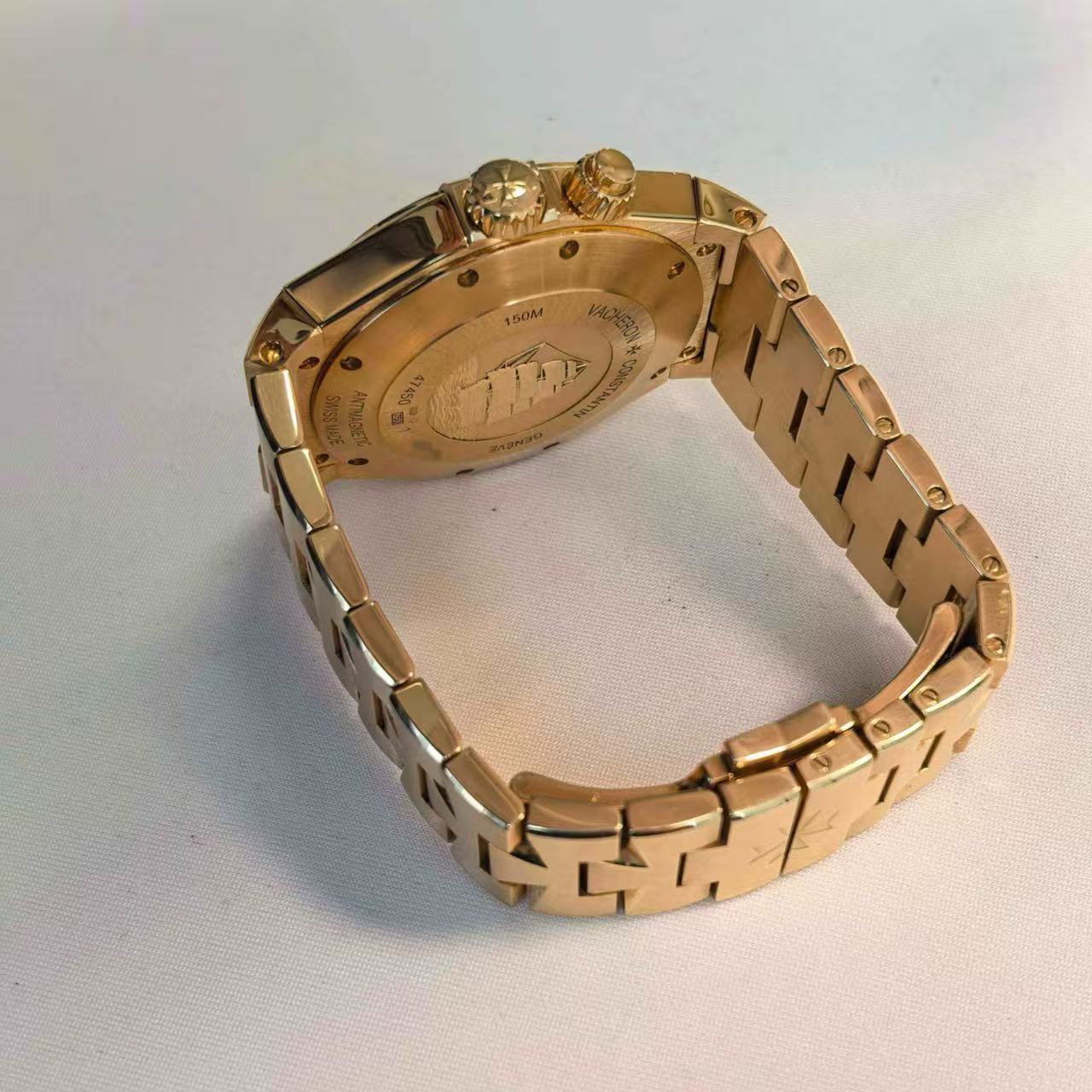 ✦ Vacheron Constantin Overseas 42mm 18K Rose Gold Panda Dial