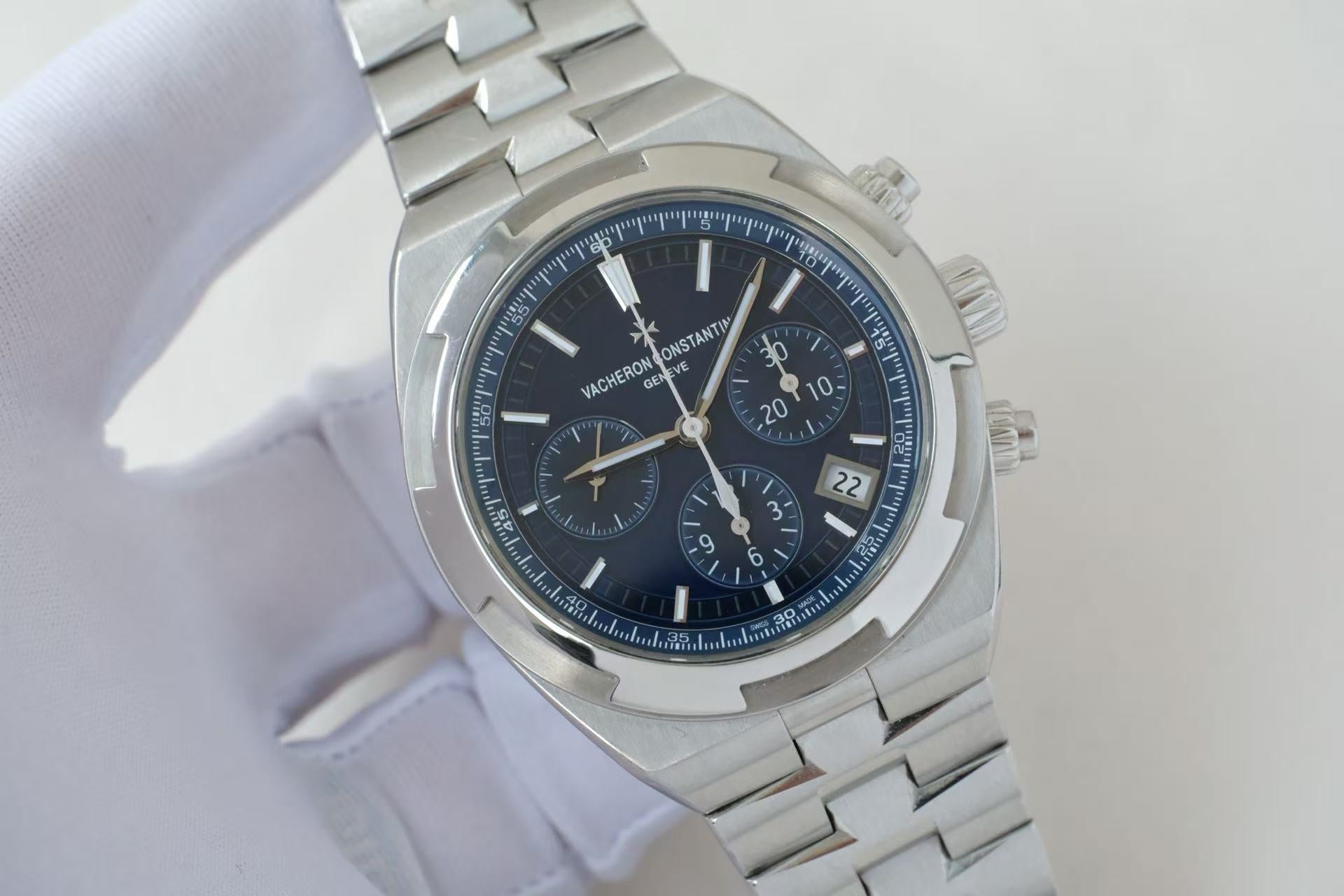 ✦ Vacheron Constantin Overseas 5500V 42.5mm Blue Dial Chronograph
