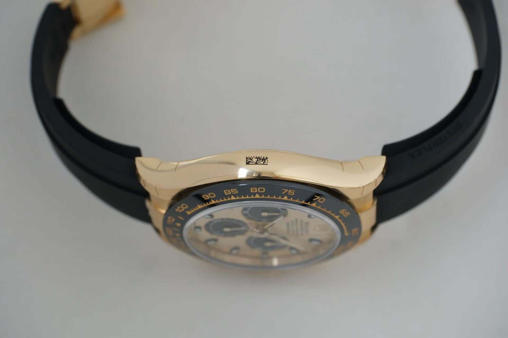 ✦ Rolex Cosmograph Daytona 40mm 18K Gold, the same model worn by Shawn Yue