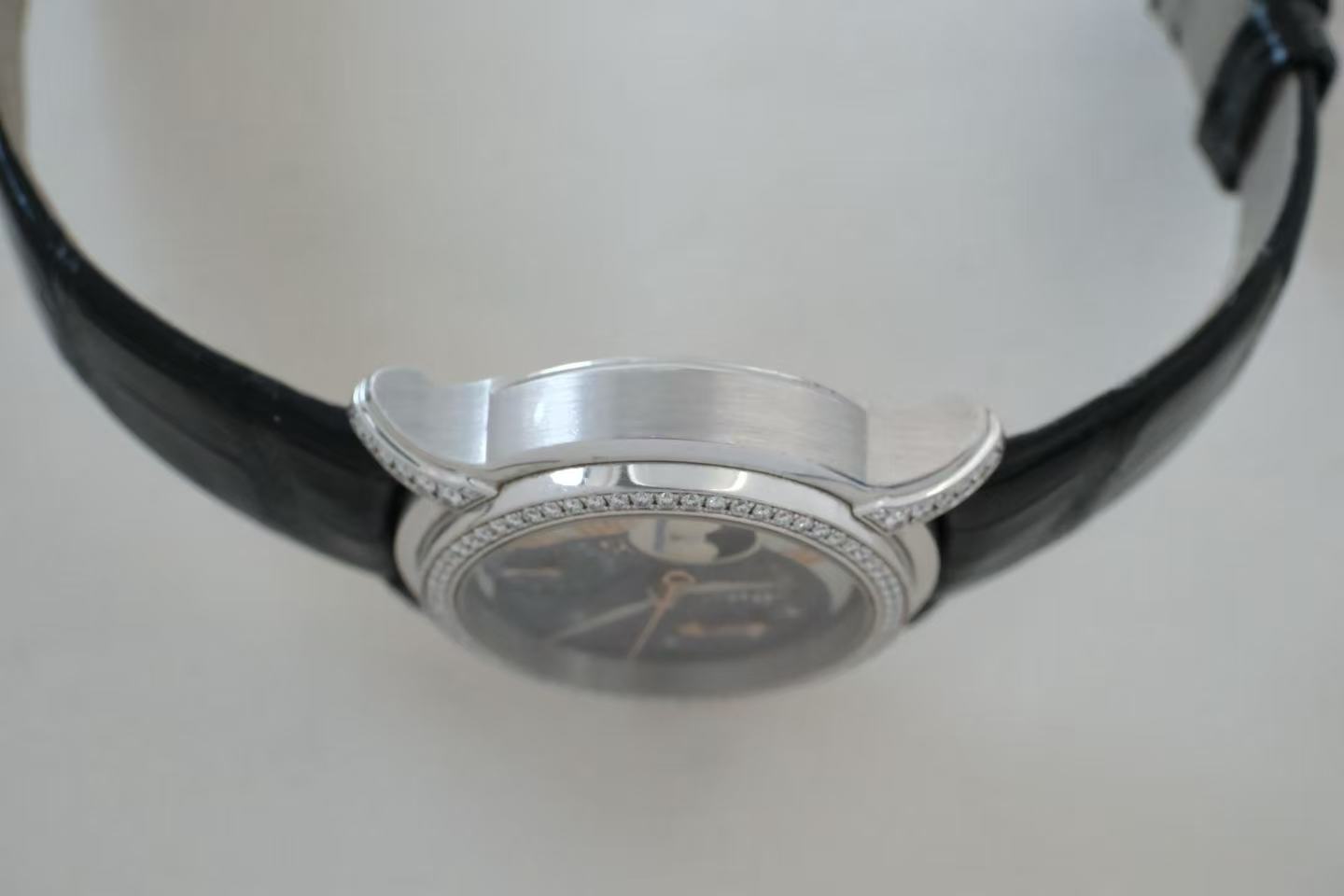 ✦ 爱彼 Audemars Piguet 千禧系列 39.5毫米 18K白金镶钻 偏心表盘