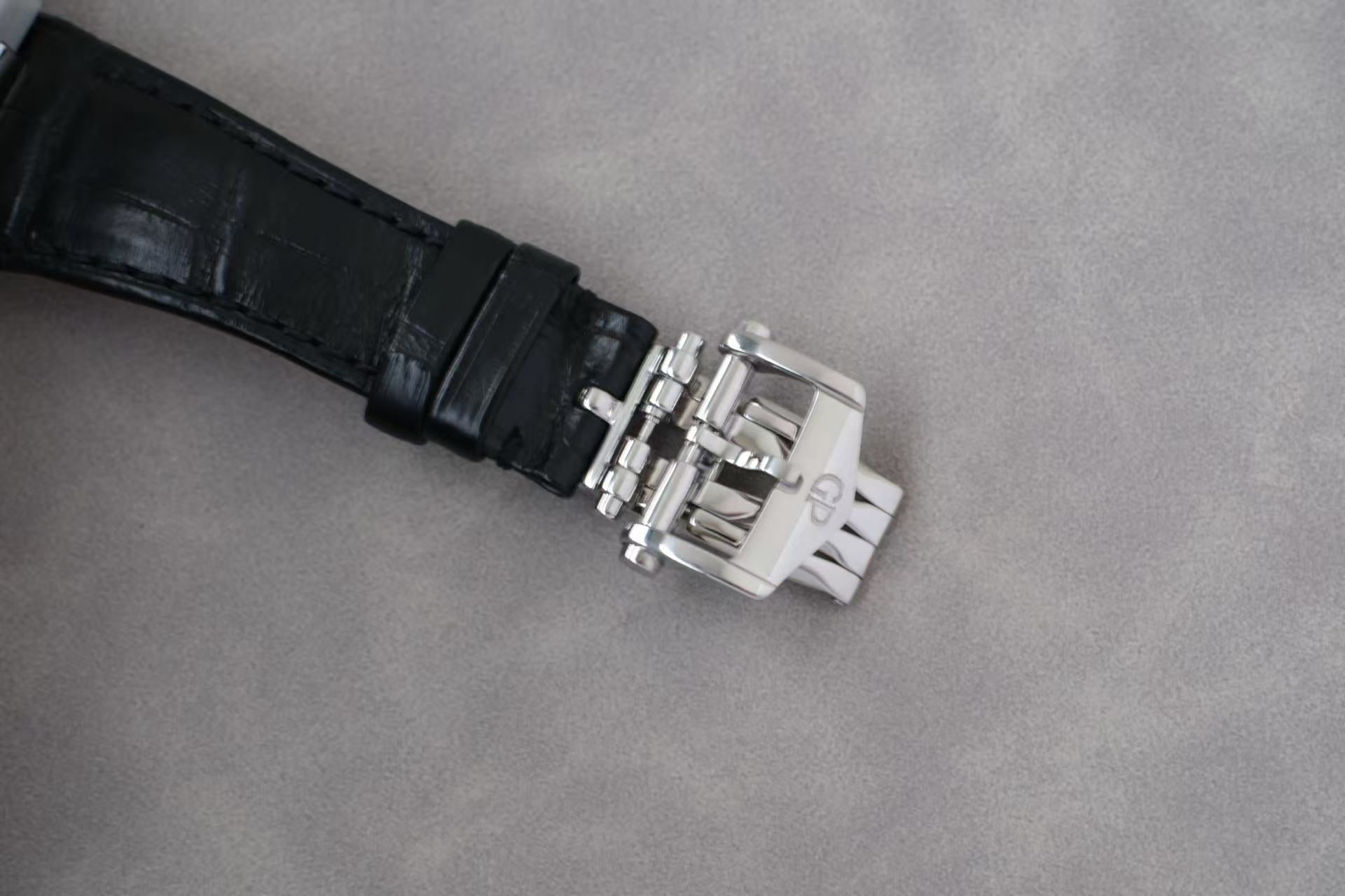 ✦ Girard-Perregaux Laurel Series 38mm Stainless Steel 81005 (2025, Excellent Condition, Full Set)