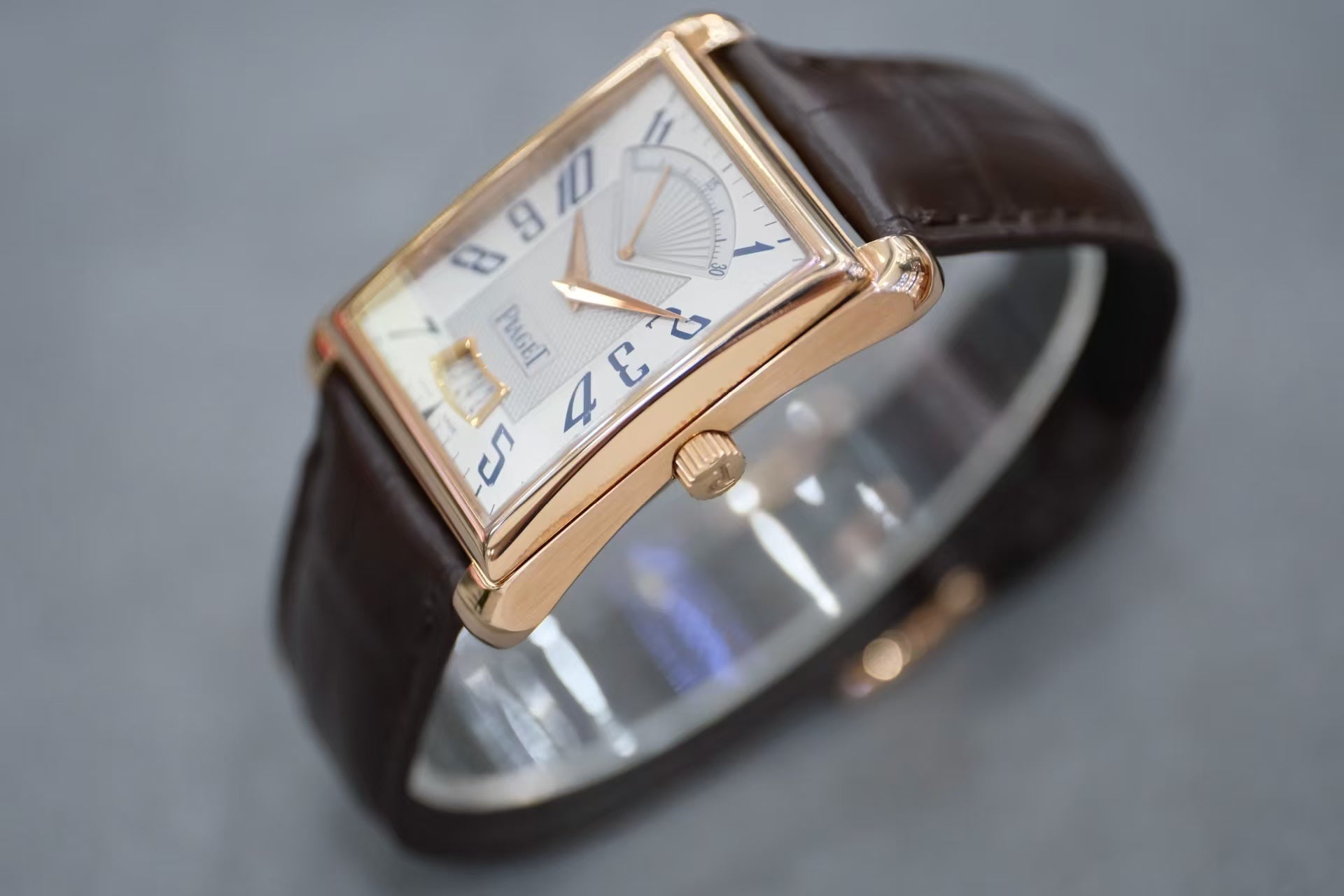 ✦ 伯爵 Piaget 黑带系列 18K玫瑰金 GOA28071 30秒飞返功能腕表