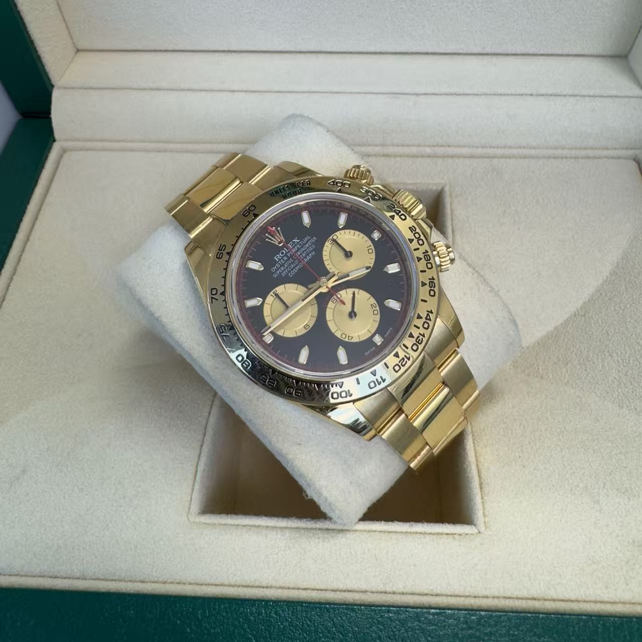 ✦ Rolex Cosmograph Daytona 40mm 18K Yellow Gold Dial Black Bezel m116508 (Complete Set, 2019)