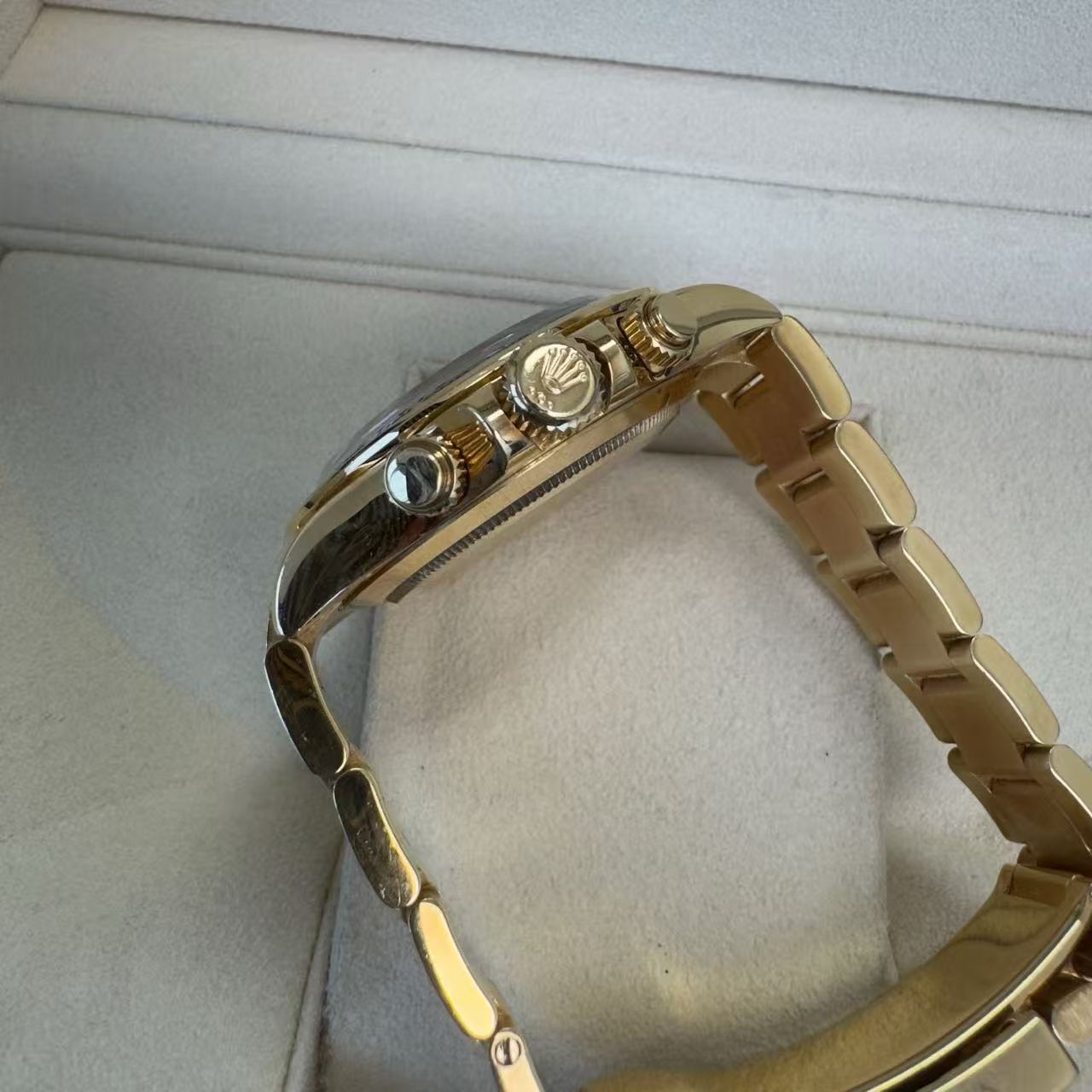 ✦ Rolex Cosmograph Daytona 40mm 18K Yellow Gold Dial Black Bezel m116508 (Complete Set, 2019)