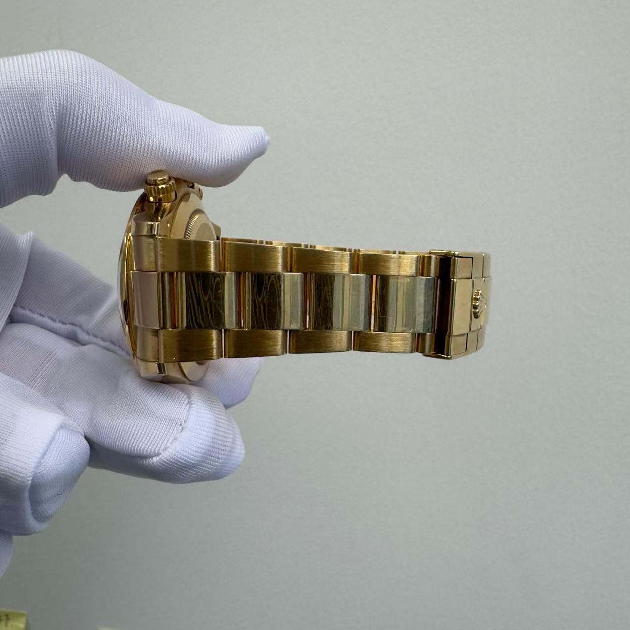 ✦ Rolex Cosmograph Daytona 40mm 18K Yellow Gold Dial Black Bezel m116508 (Complete Set, 2019)