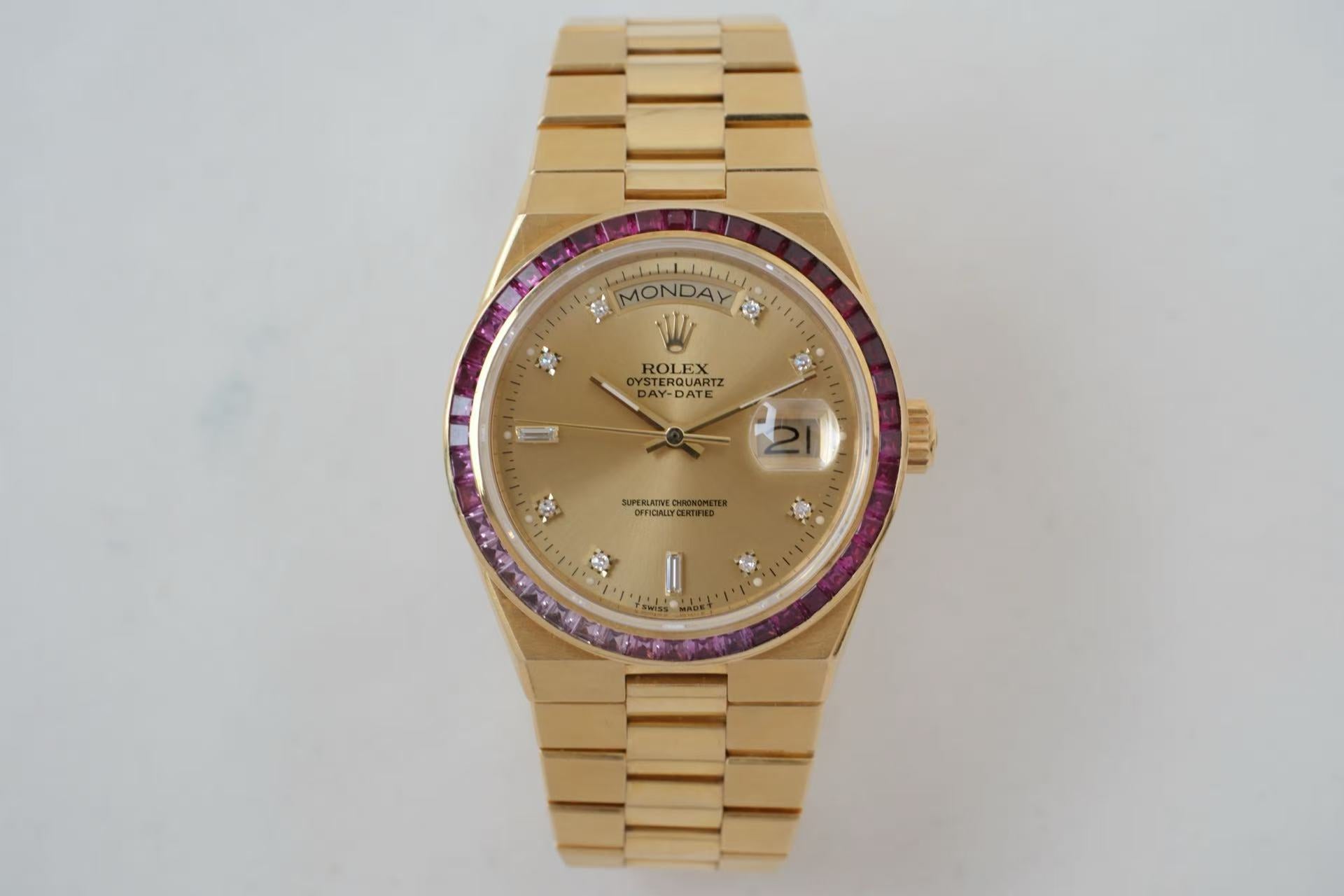 ✦ 劳力士 Rolex 19158 星期日历型 36毫米 18K黄金 原钻彩宝 尊达壳型 (古董孤品/带劳服保卡)