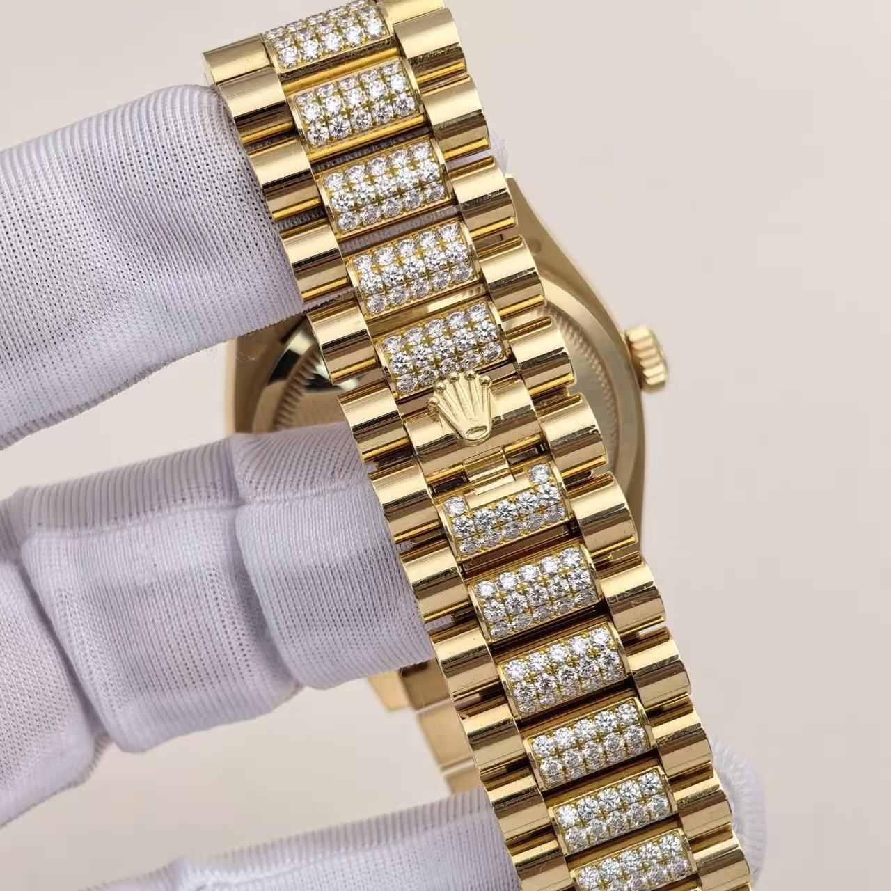 ✦ Rolex Day-Date 36mm 18K Yellow Gold with Diamond and Gemstone Hourmarks m128238