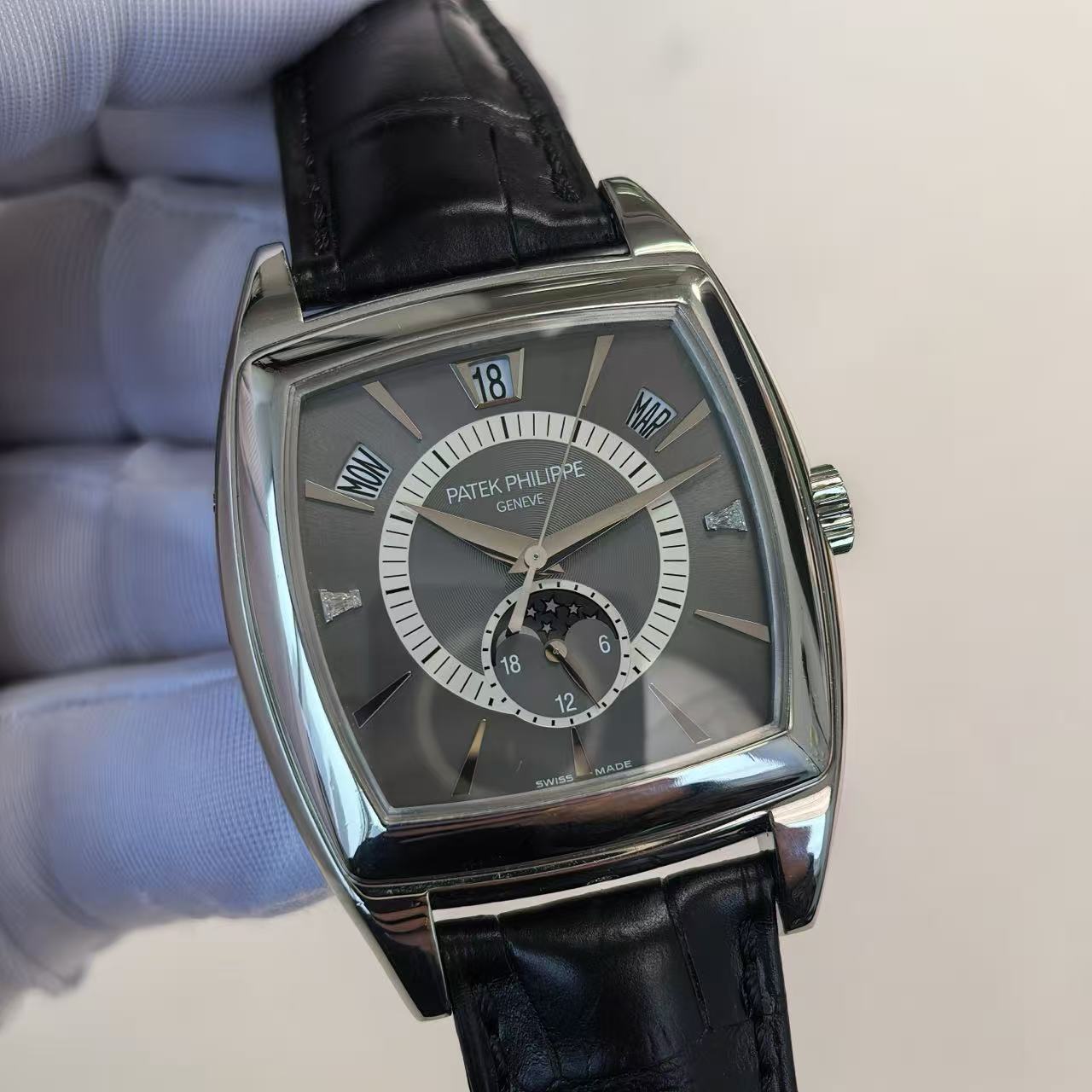 ✦ 百达翡丽 Patek Philippe 复杂功能时计系列 38x51毫米 950铂金 年历腕表 5135P-001