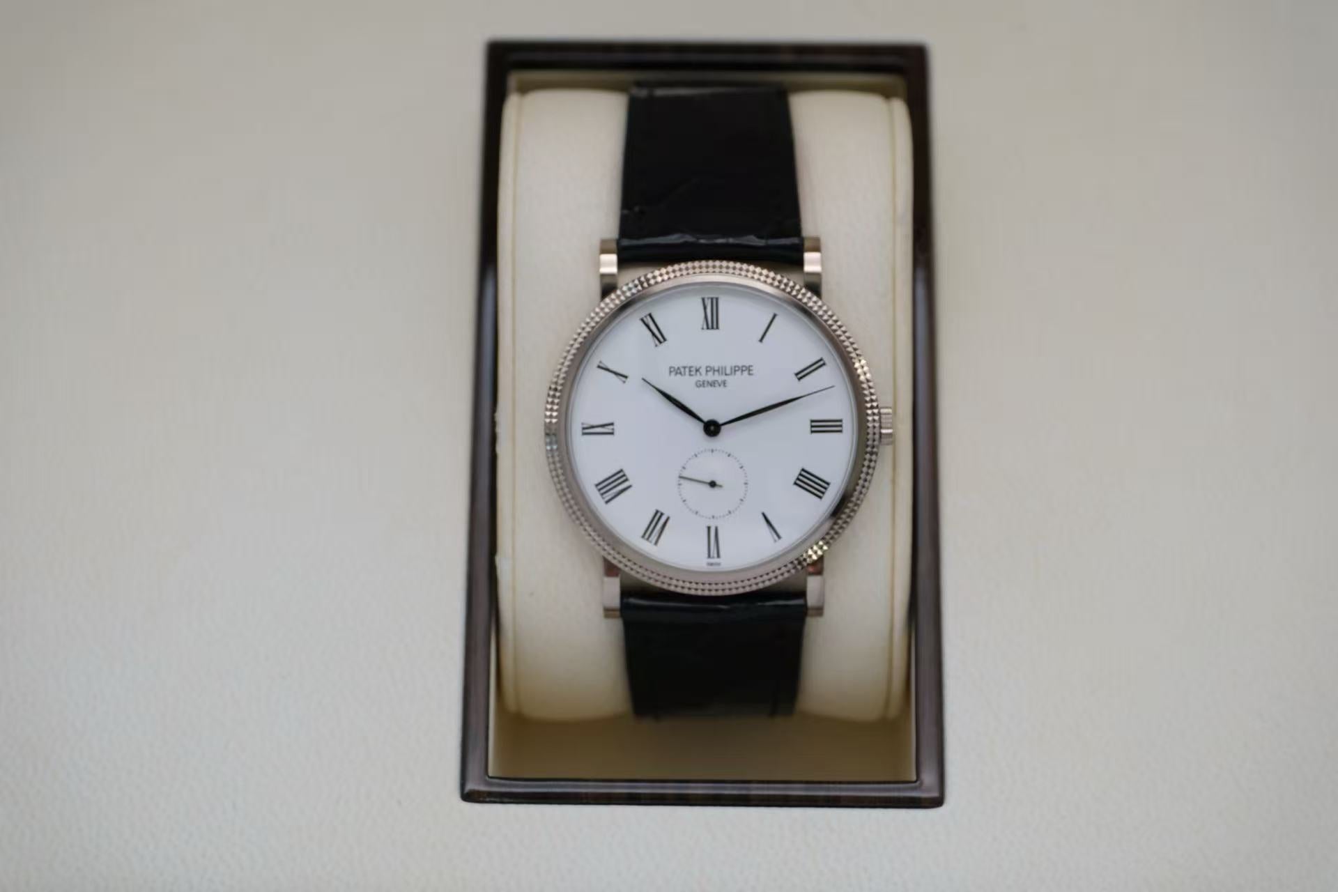 ✦ 百达翡丽 Patek Philippe 古典表系列 Calatrava 36毫米 18K白金 巴黎钉纹 5119G-001 (2012年大全套)