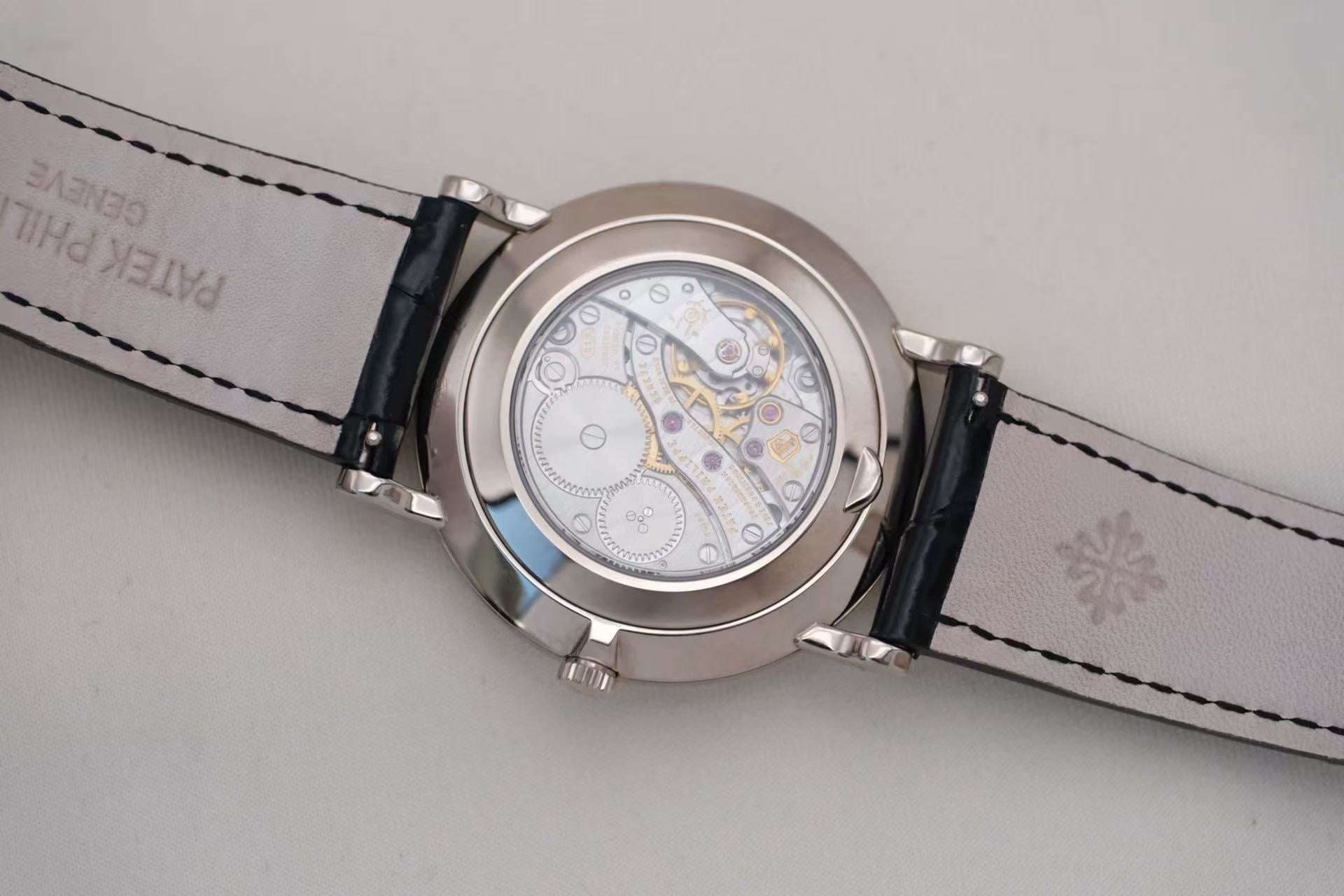 ✦ 百达翡丽 Patek Philippe 古典表系列 Calatrava 36毫米 18K白金 巴黎钉纹 5119G-001 (2012年大全套)