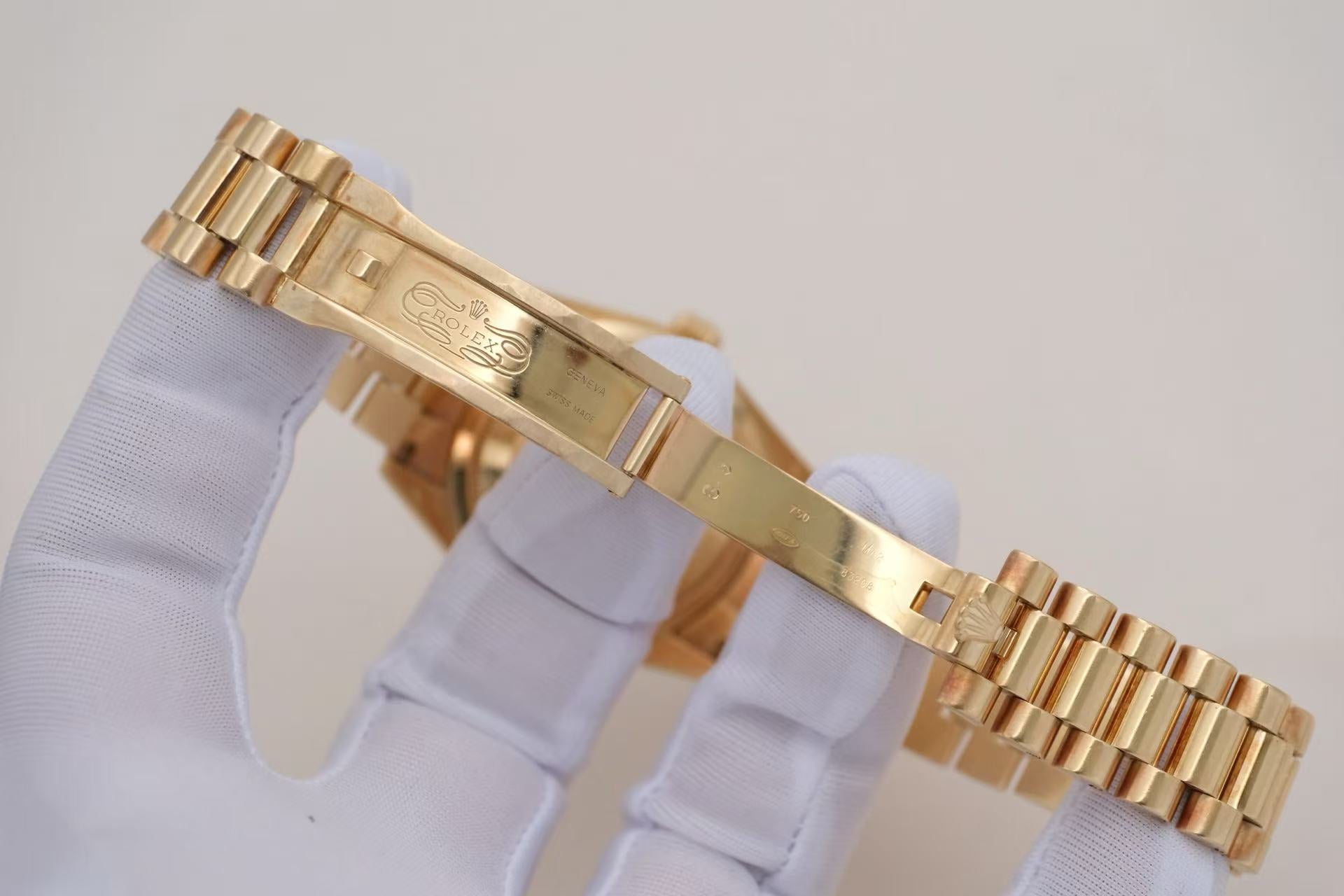 ✦ 劳力士 Rolex 星期日历型 36毫米 18K黄金 原厂镶钻 118348 (2006年带收据大全套)