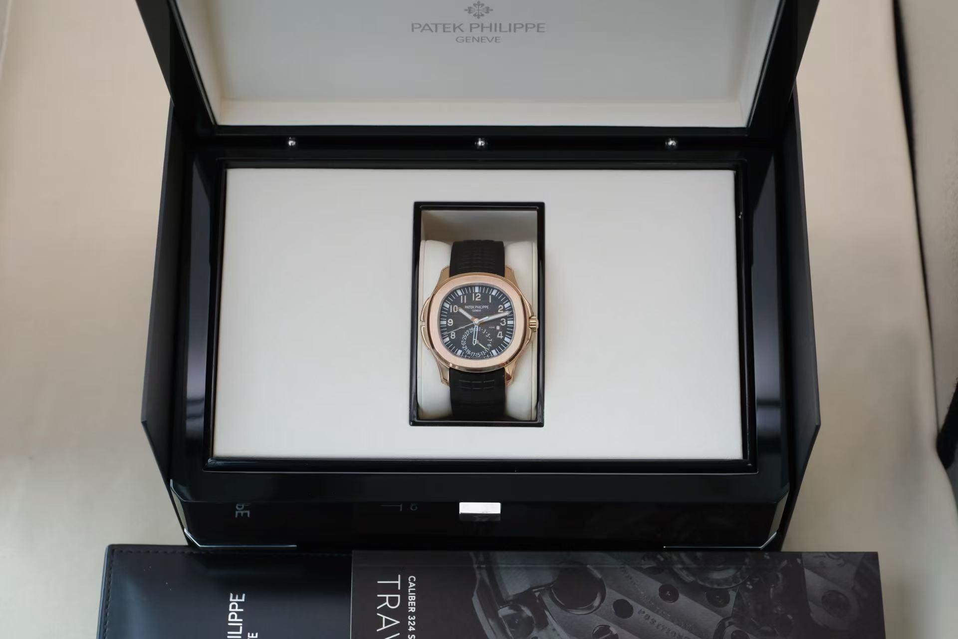 ✦ 百达翡丽 Patek Philippe Aquanaut系列 40.8毫米 18K玫瑰金 金手雷 5164R-001 (2017年大全套)