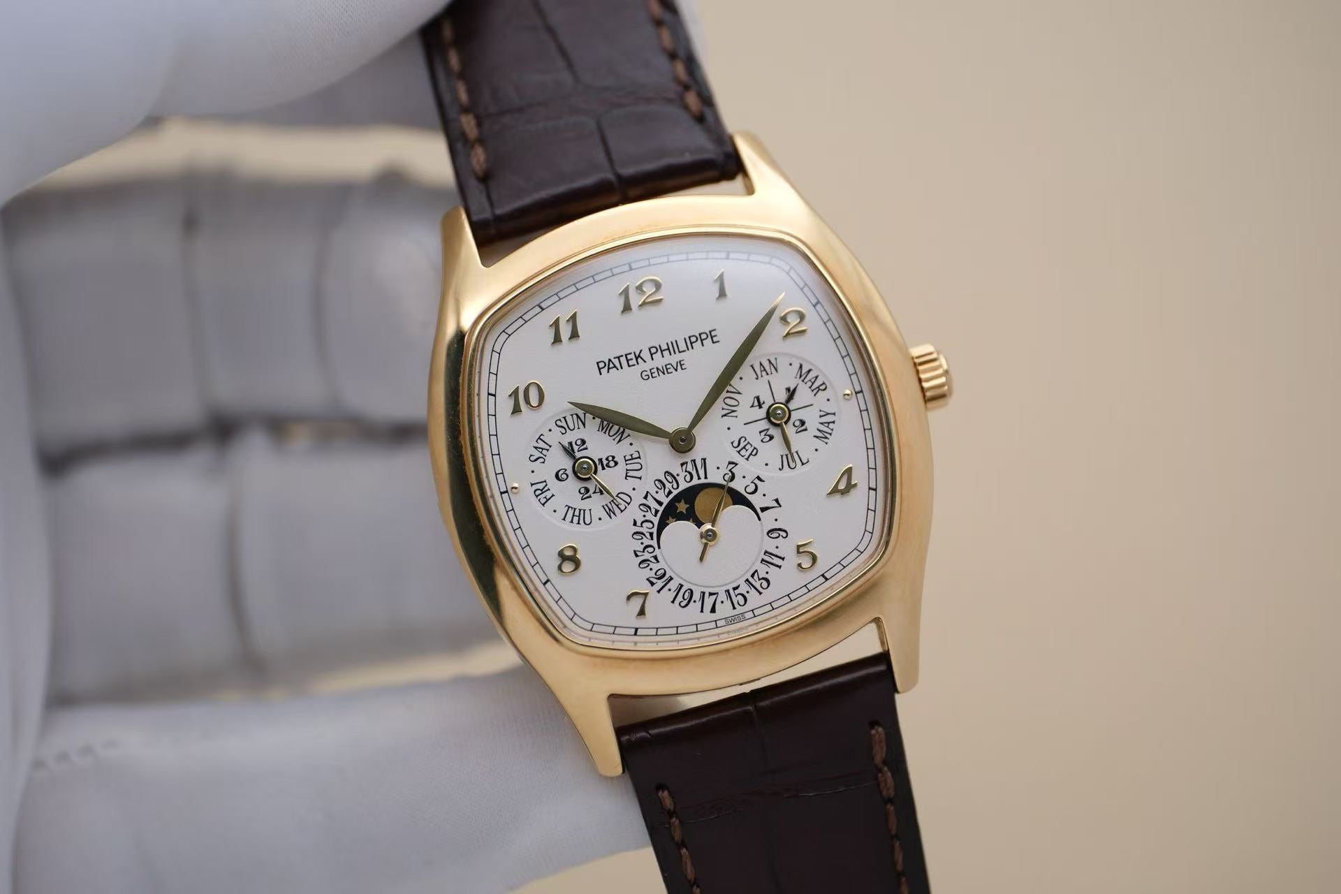 ✦ Patek Philippe Grand Complications Timepiece, 37 x 44.6 mm, 18K Gold Perpetual Calendar 5940J-001