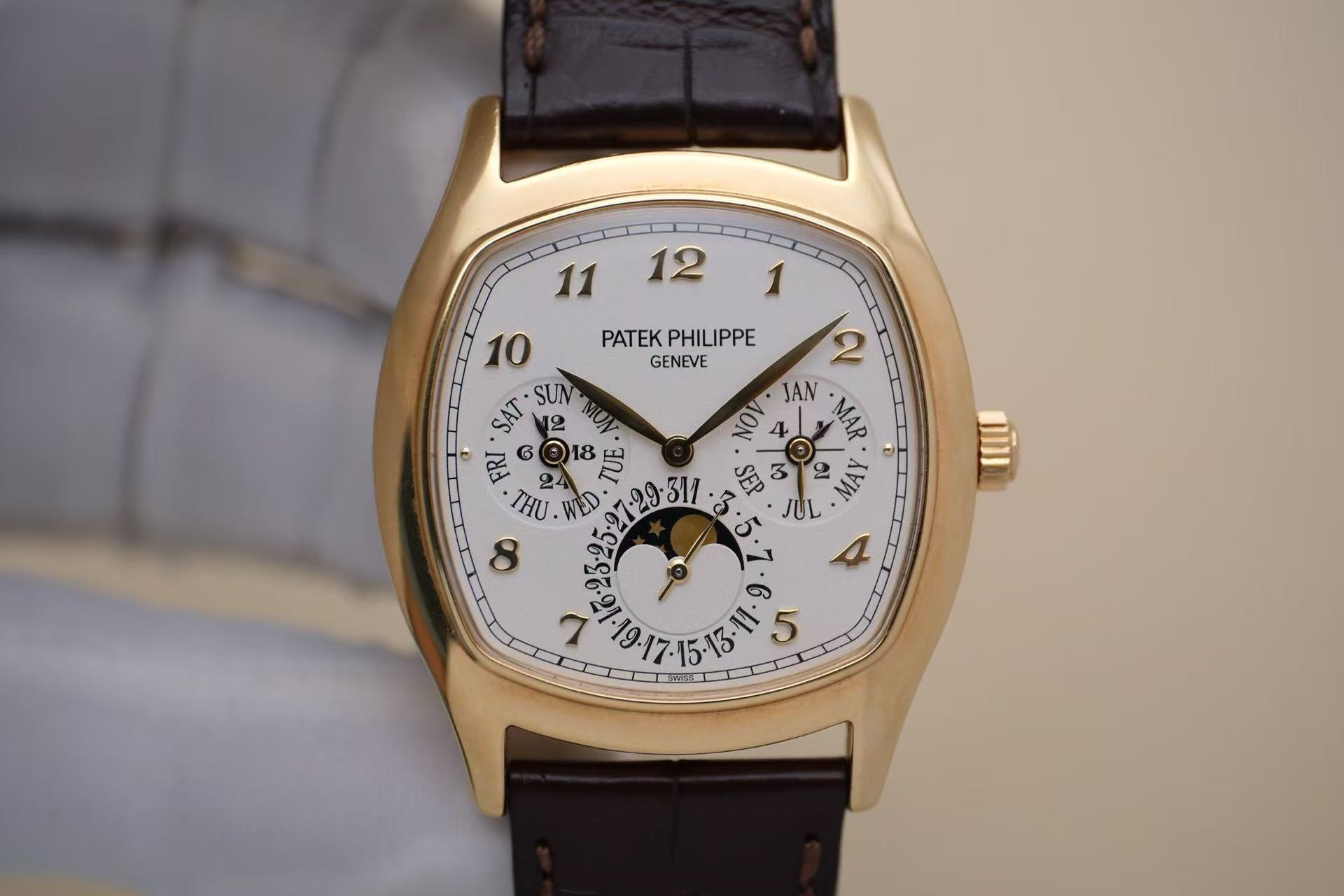 ✦ Patek Philippe Grand Complications Timepiece, 37 x 44.6 mm, 18K Gold Perpetual Calendar 5940J-001
