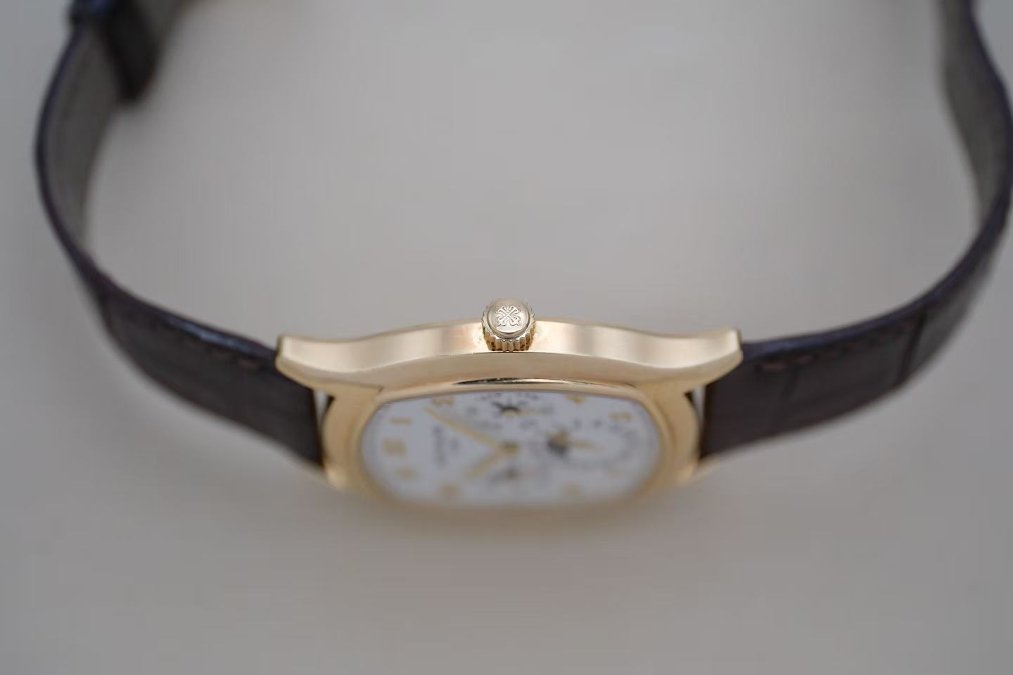 ✦ Patek Philippe Grand Complications Timepiece, 37 x 44.6 mm, 18K Gold Perpetual Calendar 5940J-001