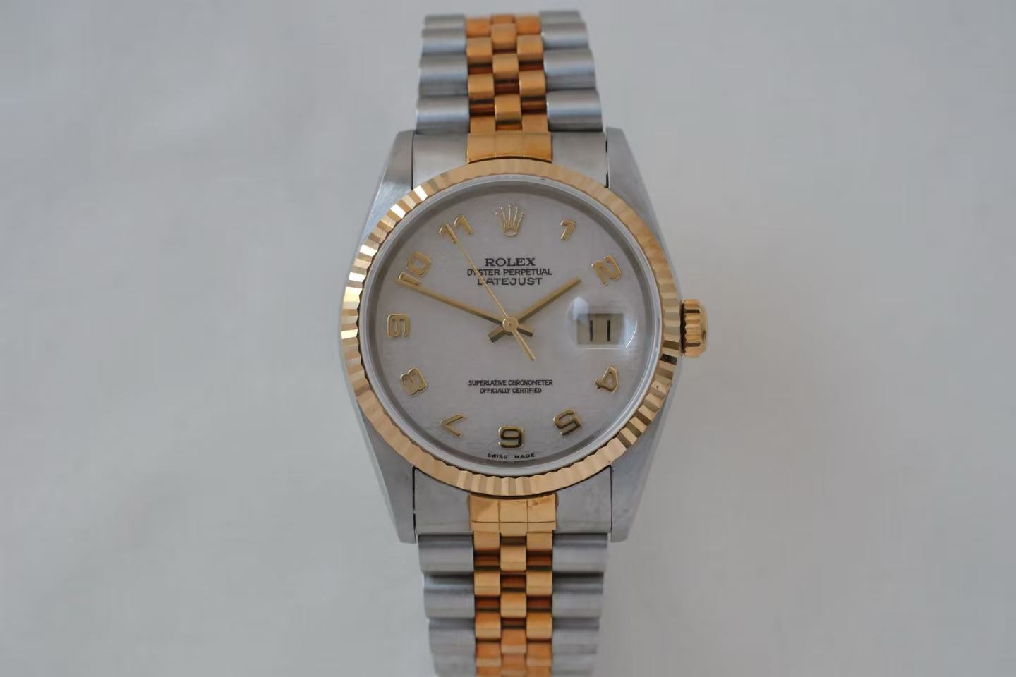 ✦ 劳力士 Rolex 日志型 36毫米 18K间金 周年纪念花纹盘 16233 (T字头/库存未使用品)