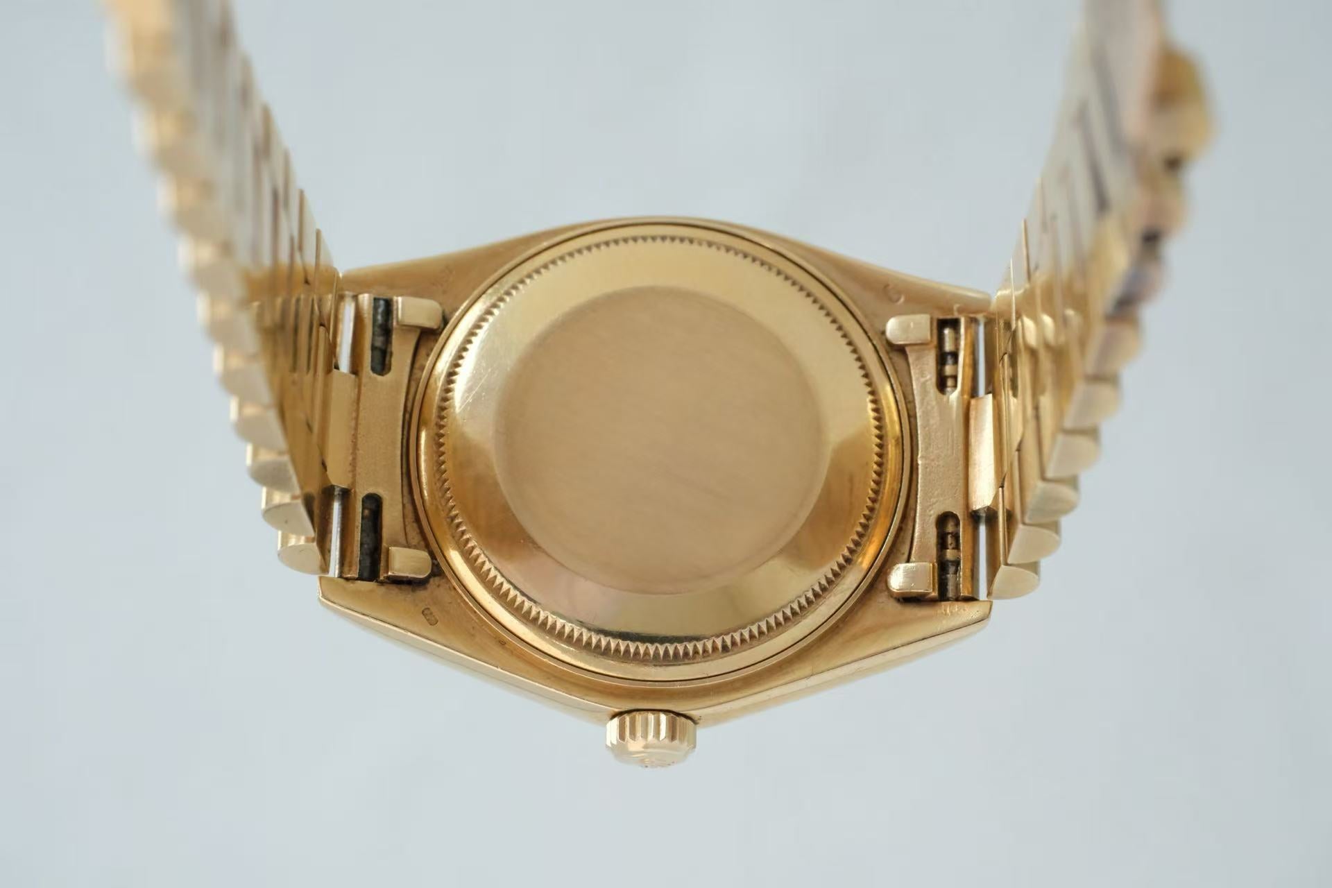 ✦ 劳力士 Rolex 星期日历型 36毫米 18K黄金 香槟盘钻刻 18038 (极佳状态/22节)