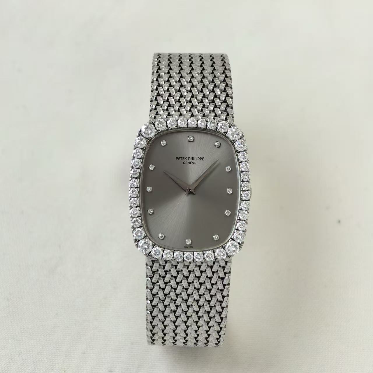 ✦ 百达翡丽 Patek Philippe 中古 18K白金 外圈原厂镶钻 捶打工艺表带 3617 (孤品收藏/总重90.8g)