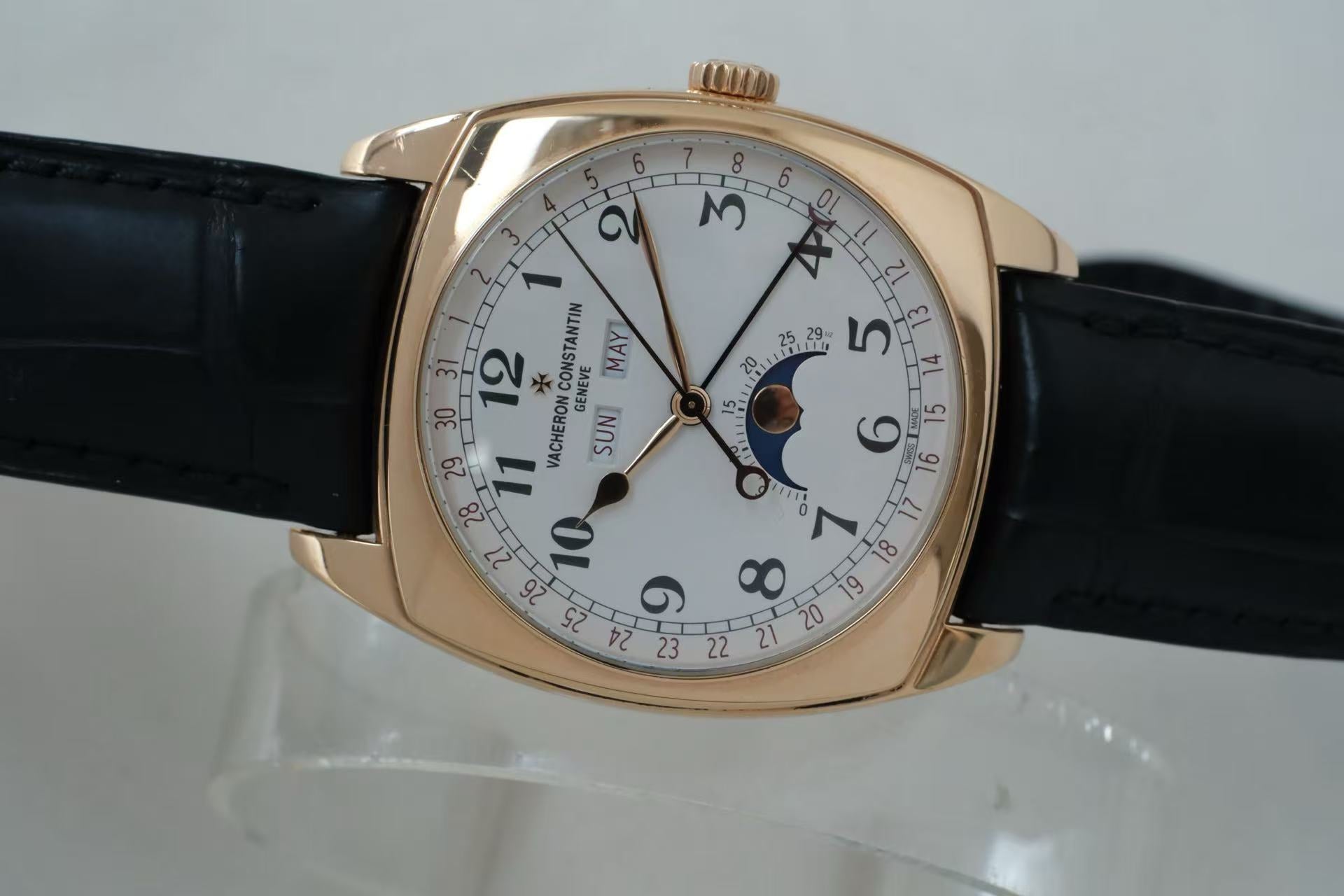 ✦ Vacheron Constantin Harmony Collection 18K Rose Gold Moon Phase Full Calendar 4000S/000R-B123 (Cushion-Shaped Art/In Stock)