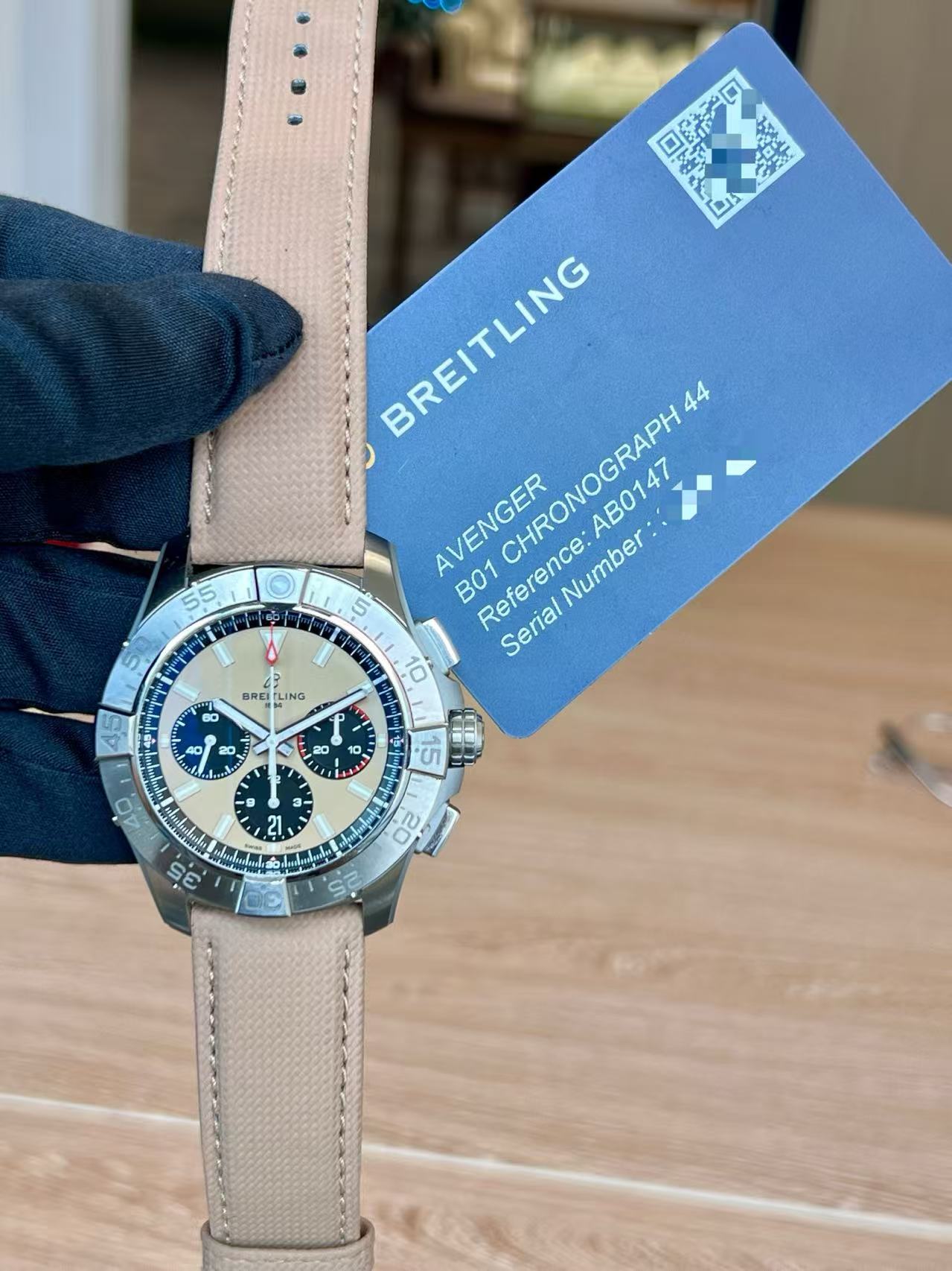 ✦ Breitling Avenger 44mm Salmon Black Eye Panda Automatic Chronograph AB0147101A1X1 (Full set in 2024/8-year official extended warranty/Dual straps)