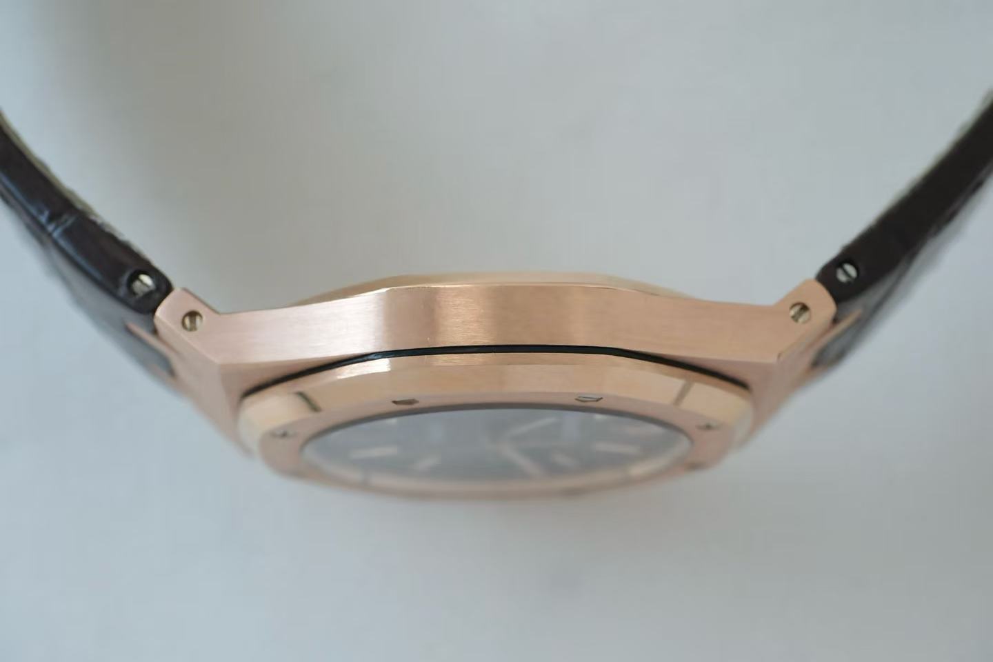 ✦ Audemars Piguet Royal Oak Series 39mm 18K Rose Gold Automatic Mechanical 15300OR.OO.D002CR.01 (Gold Standard Size/In Stock)