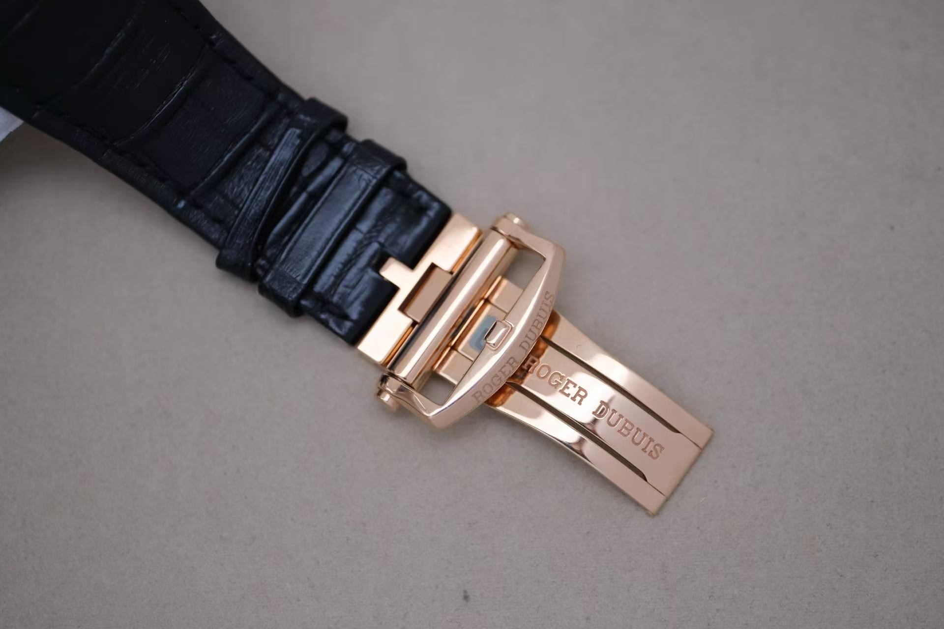 ✦ Roger Dubuis Knights of the Round Table, Generation 1, RDDBEX0398, 45mm, 18K Rose Gold Limited Edition