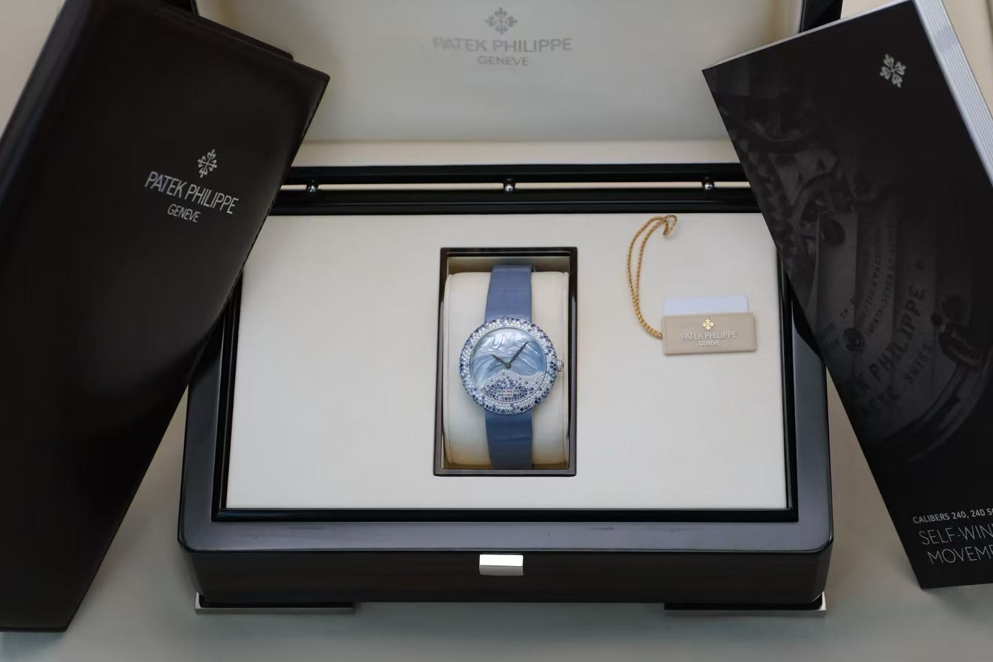 ✦ Patek Philippe Classic Watch 4899/901G 35.8mm 18K White Gold Automatic Mechanical Ladies' Watch with Diamonds and Sapphire Crystal